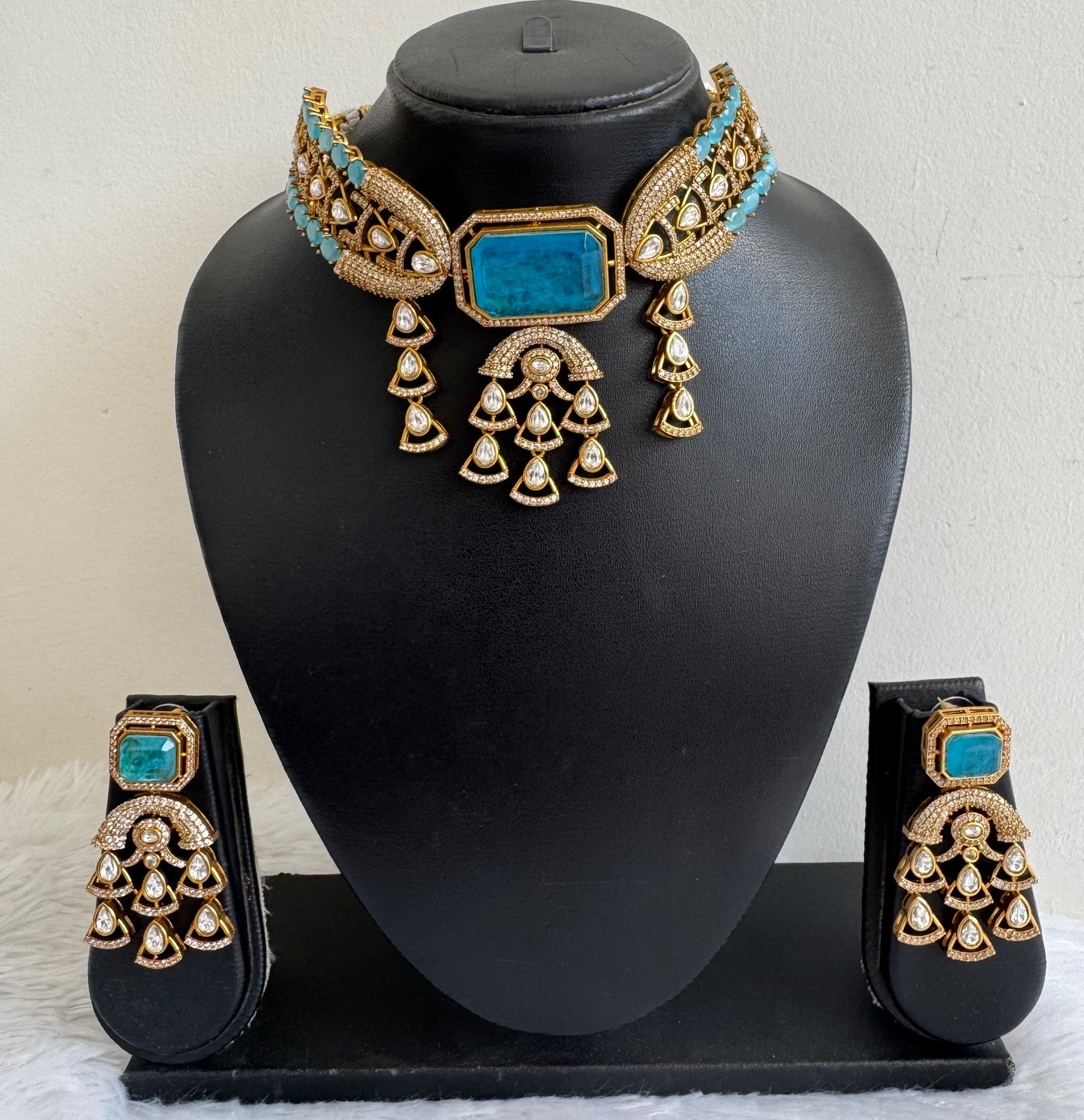 Antique gold tone cz kundan blue choker necklace set dj-51078
