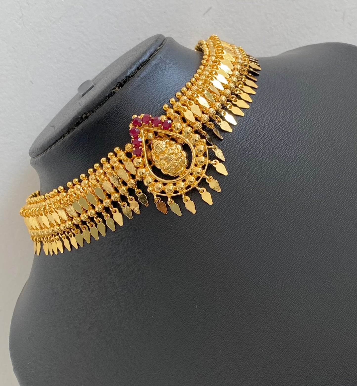 Gold tone kerala style elakka maroon stone lakshmi choker necklace dj-54547