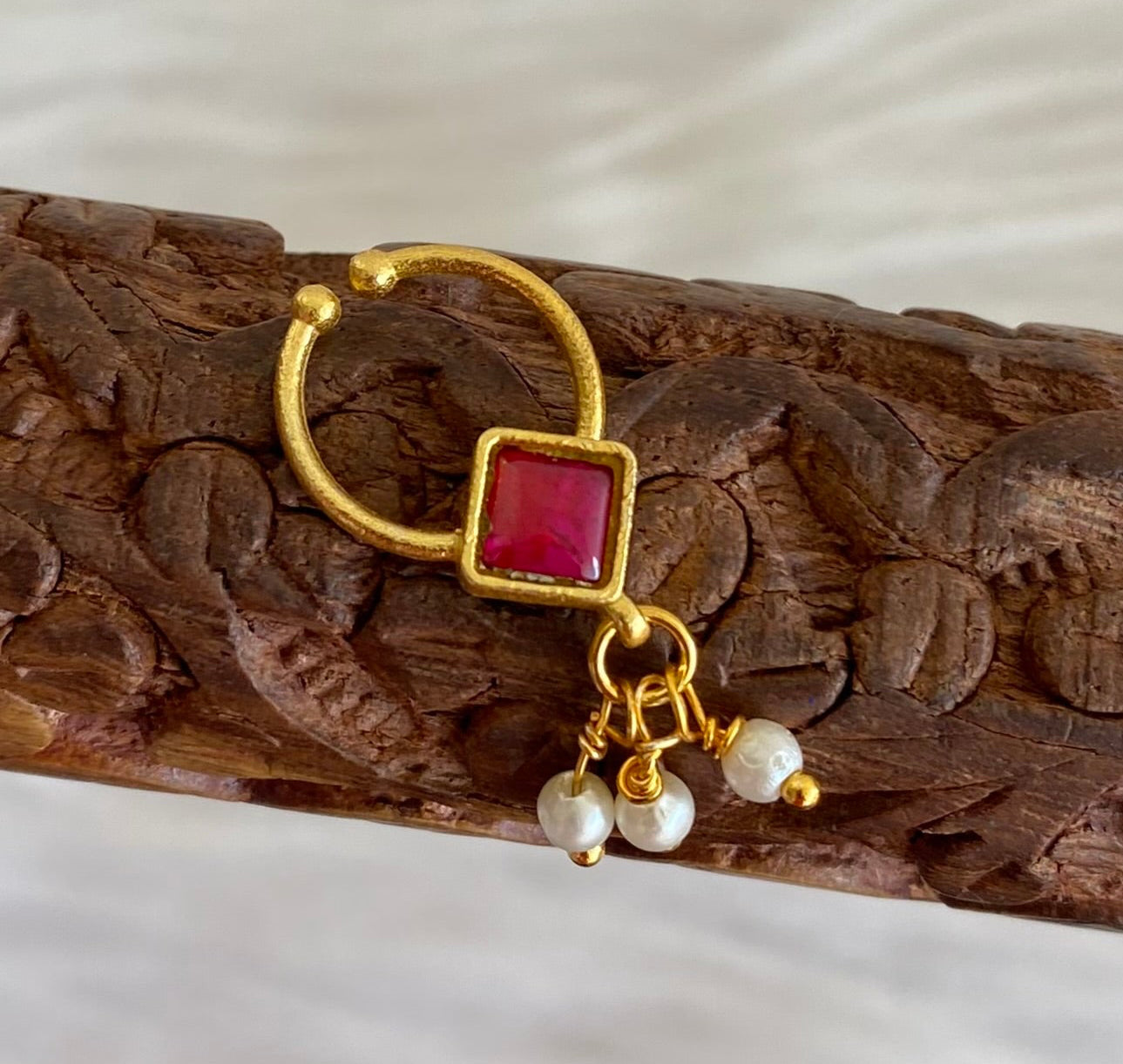 Gold tone pink stone pearl nose pin/bulakku dj-53816