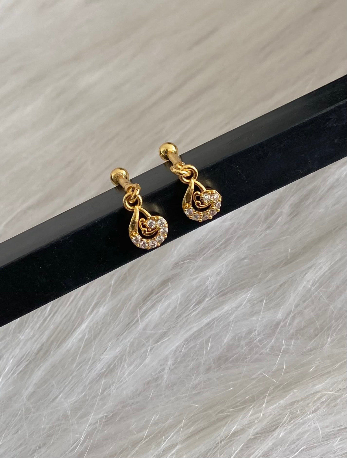 Gold tone cz white stone bugadi screw earrings dj-55125
