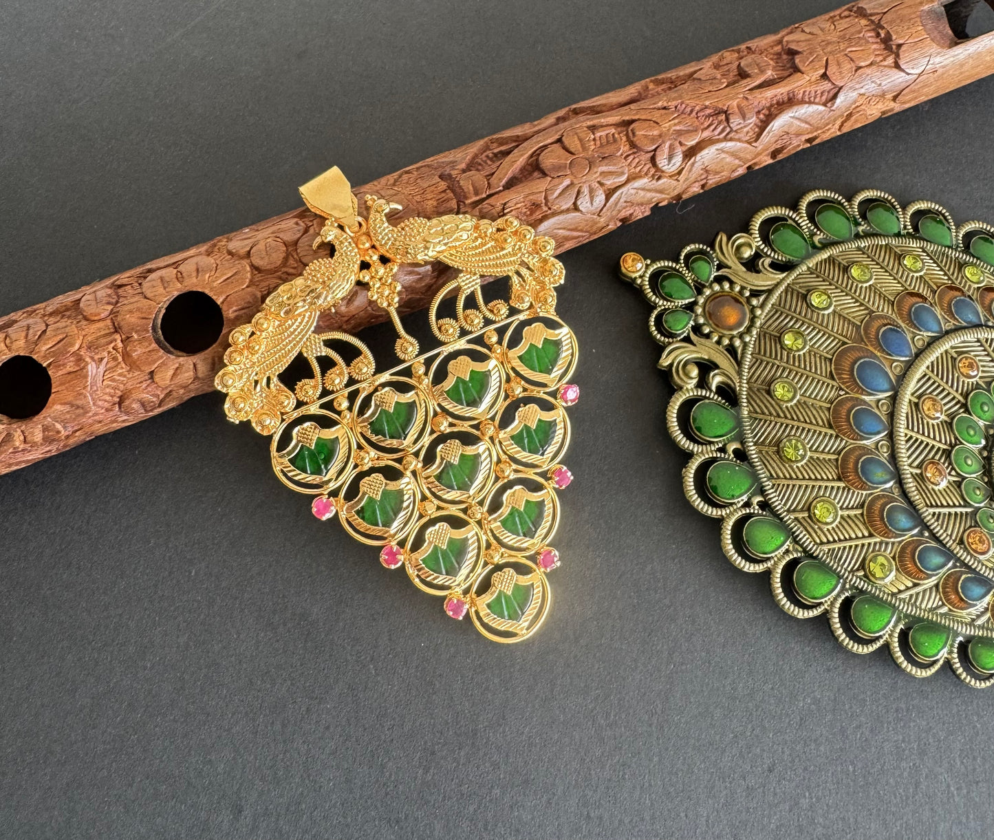 Gold tone Palakka green-pink stone Peacock Kerala style pendant dj-52110