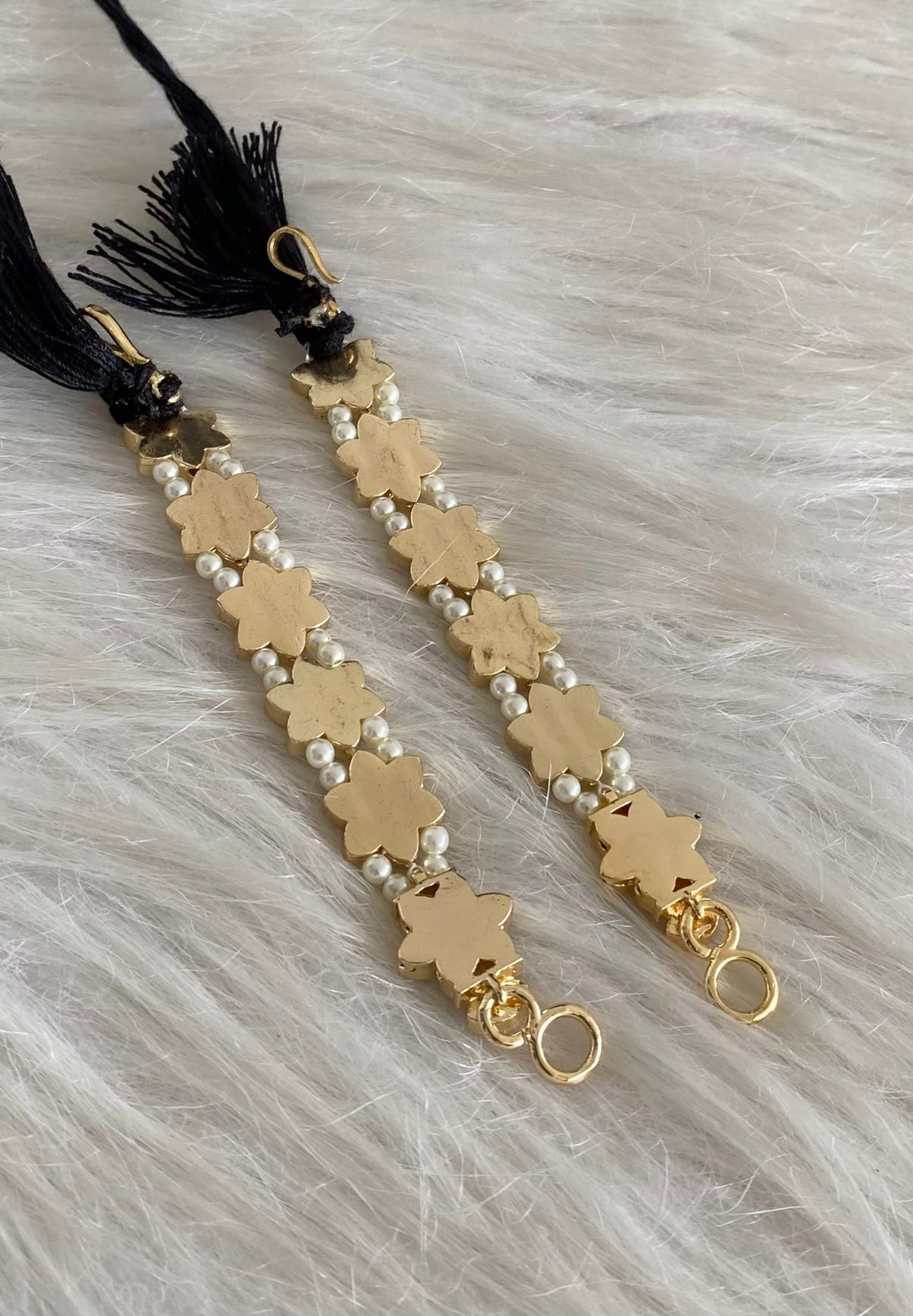Gold tone precious kemp-green-white pearl flower ear side chain dj-54706