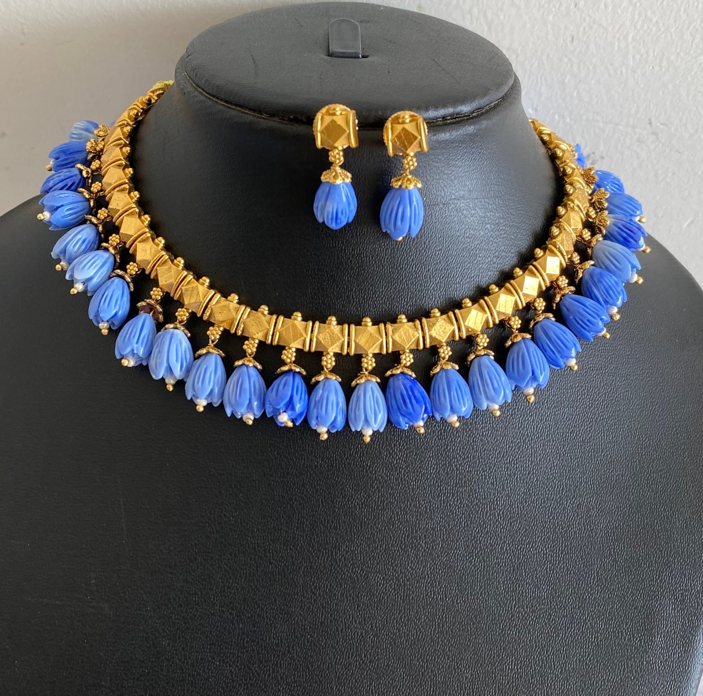 Antique gold tone blue tulip beaded necklace set dj-54369