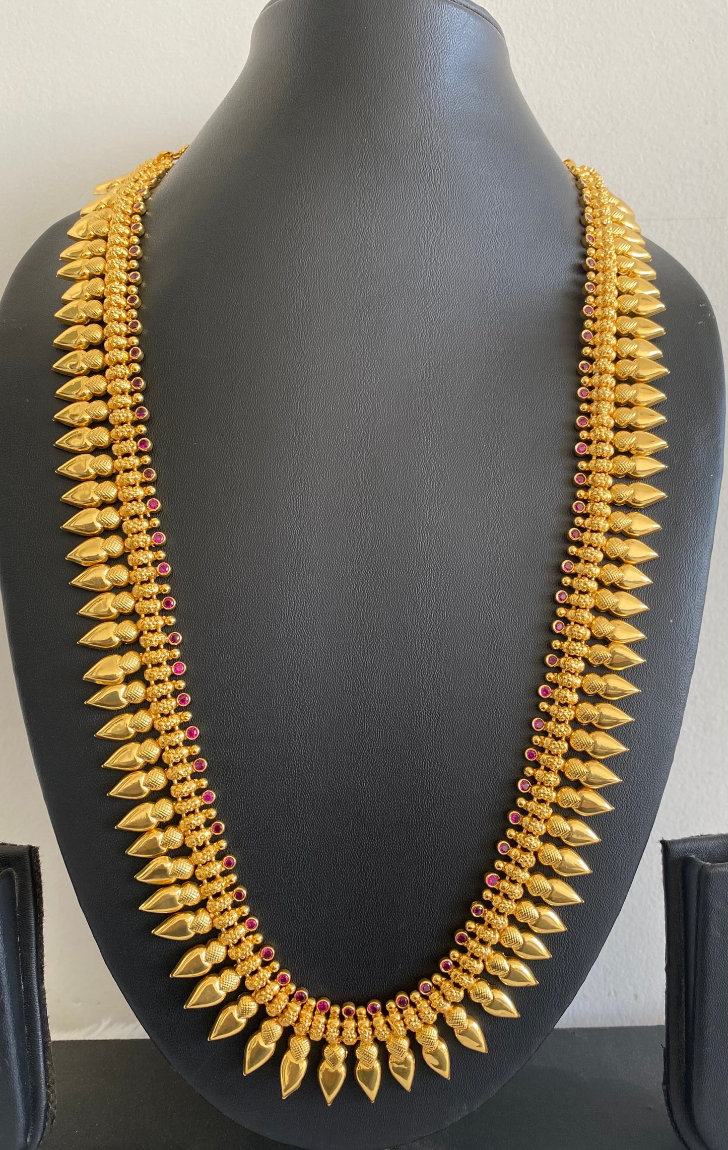 Gold tone pink stone kerala style heart haar dj-53171