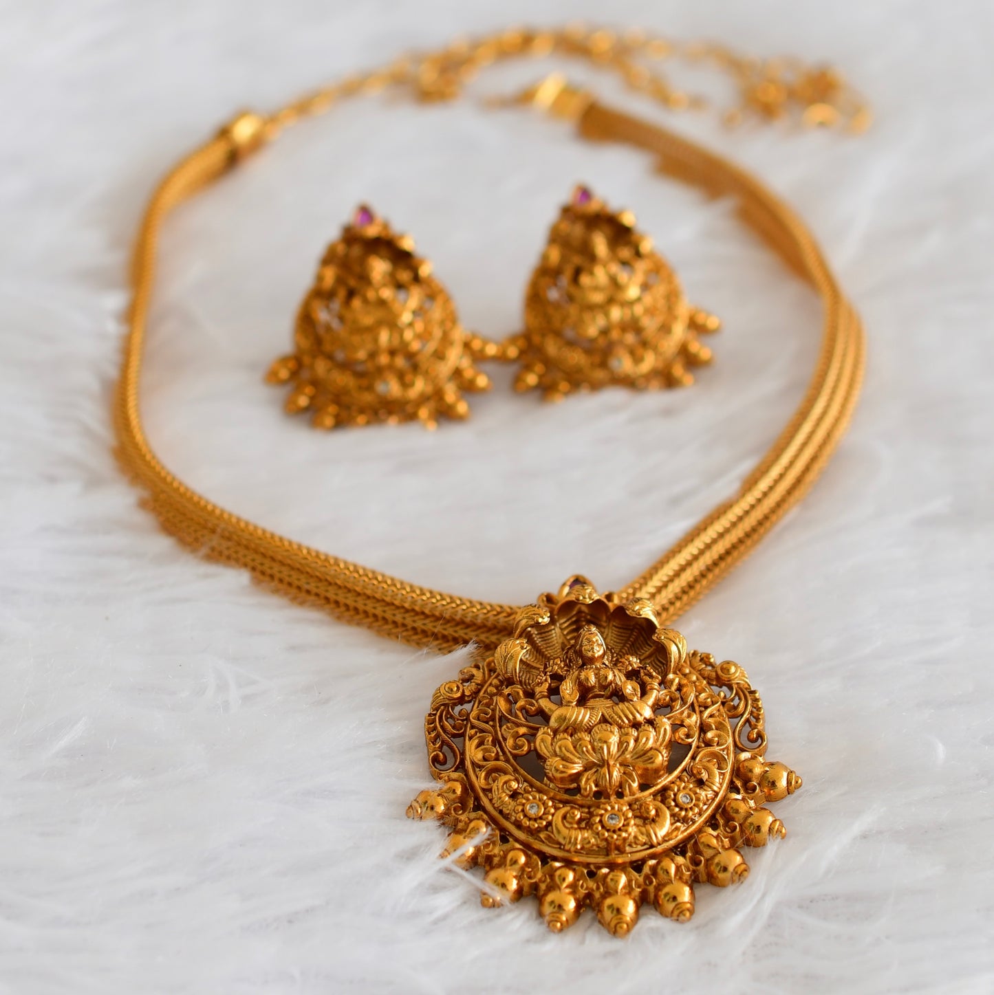 Matte finish kemp-white stone lakshmi choker/necklace set dj-54020