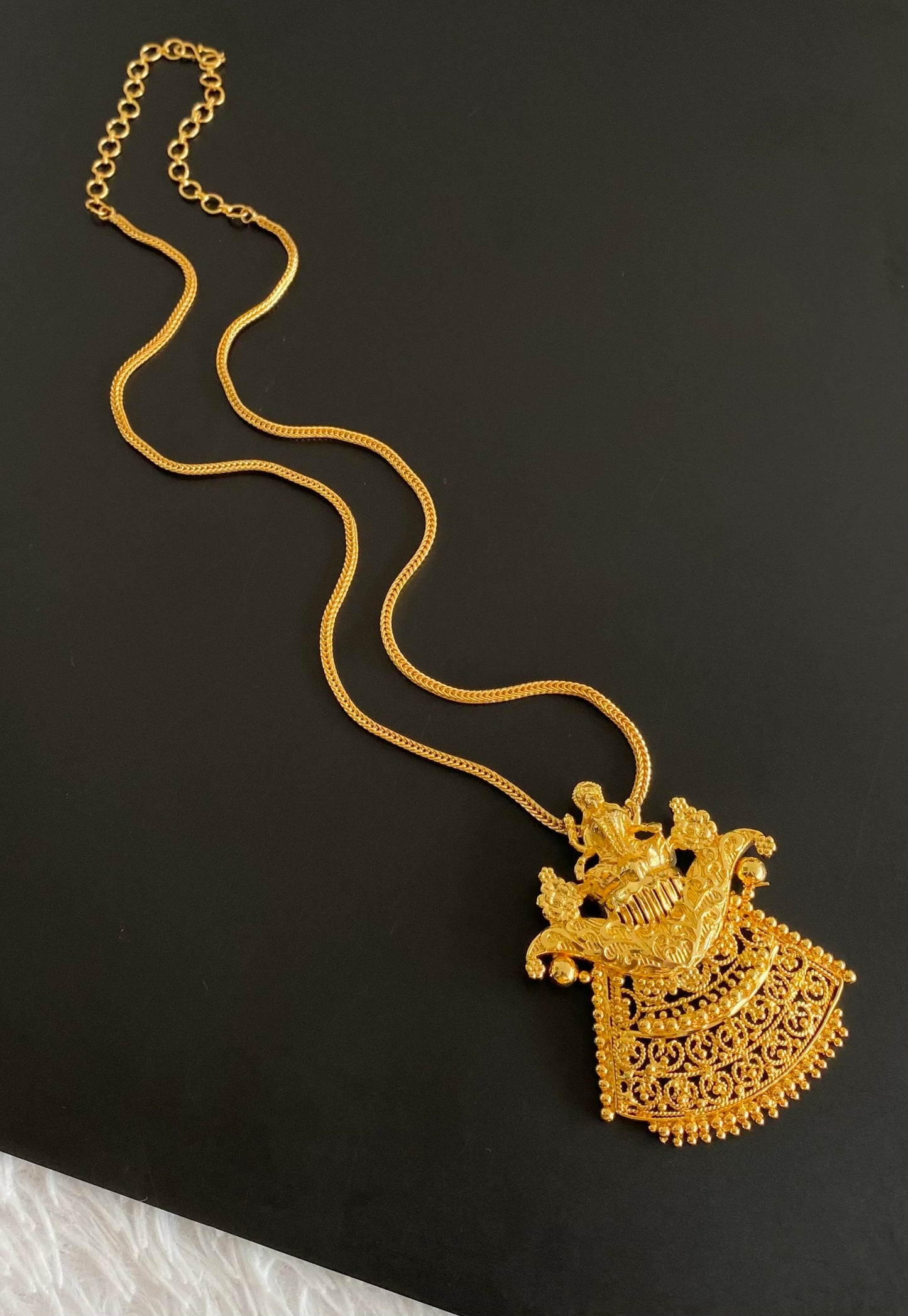 Gold tone 24 inches chain with lakshmi pendant dj-54361