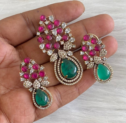 Antique gold tone kemp-green-white pendant set dj-53977