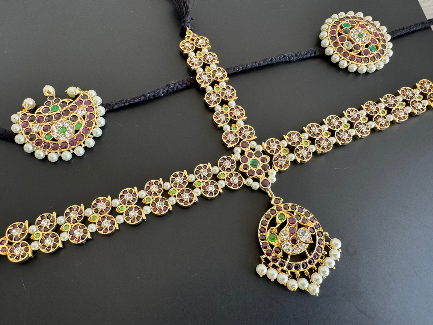 Gold tone precious kemp-green-white pearl mango head set with sun moon dj-52525