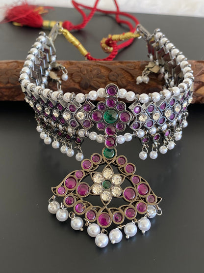 Black finish precious kemp-green-white pearl mango choker necklace dj-53245