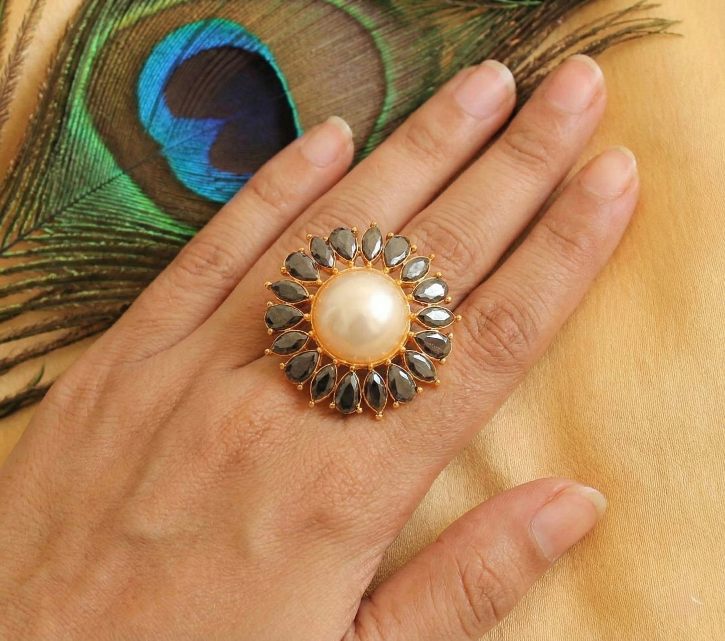 Gold tone Pearl-black adjustable Finger Ring-dj17048