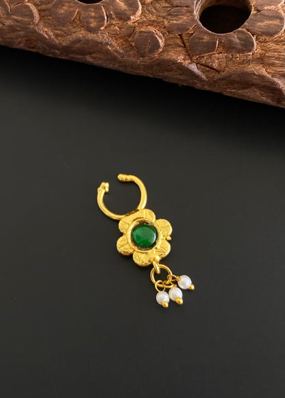 Gold tone green stone pearl nose pin/bulakku dj-53813