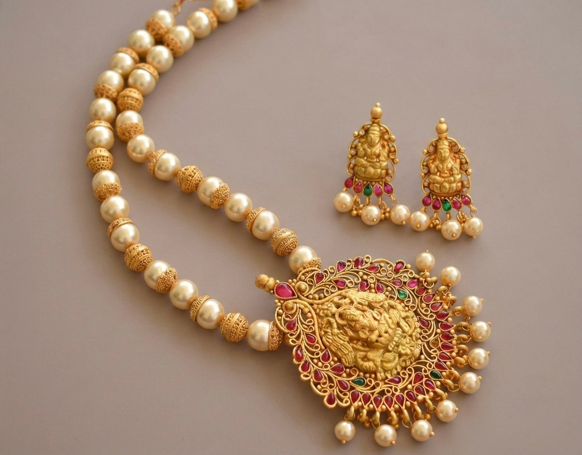 Matte Finish kemp-green pearl lakshmi necklace set dj-07115