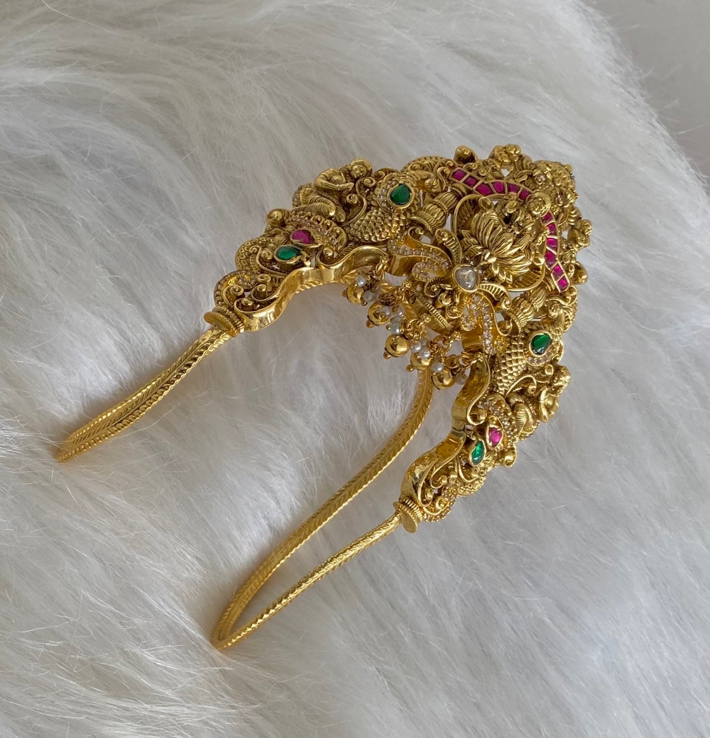 Antique gold tone kemp-green-white stone lakshmi peacock vanki/bajuband dj-54483