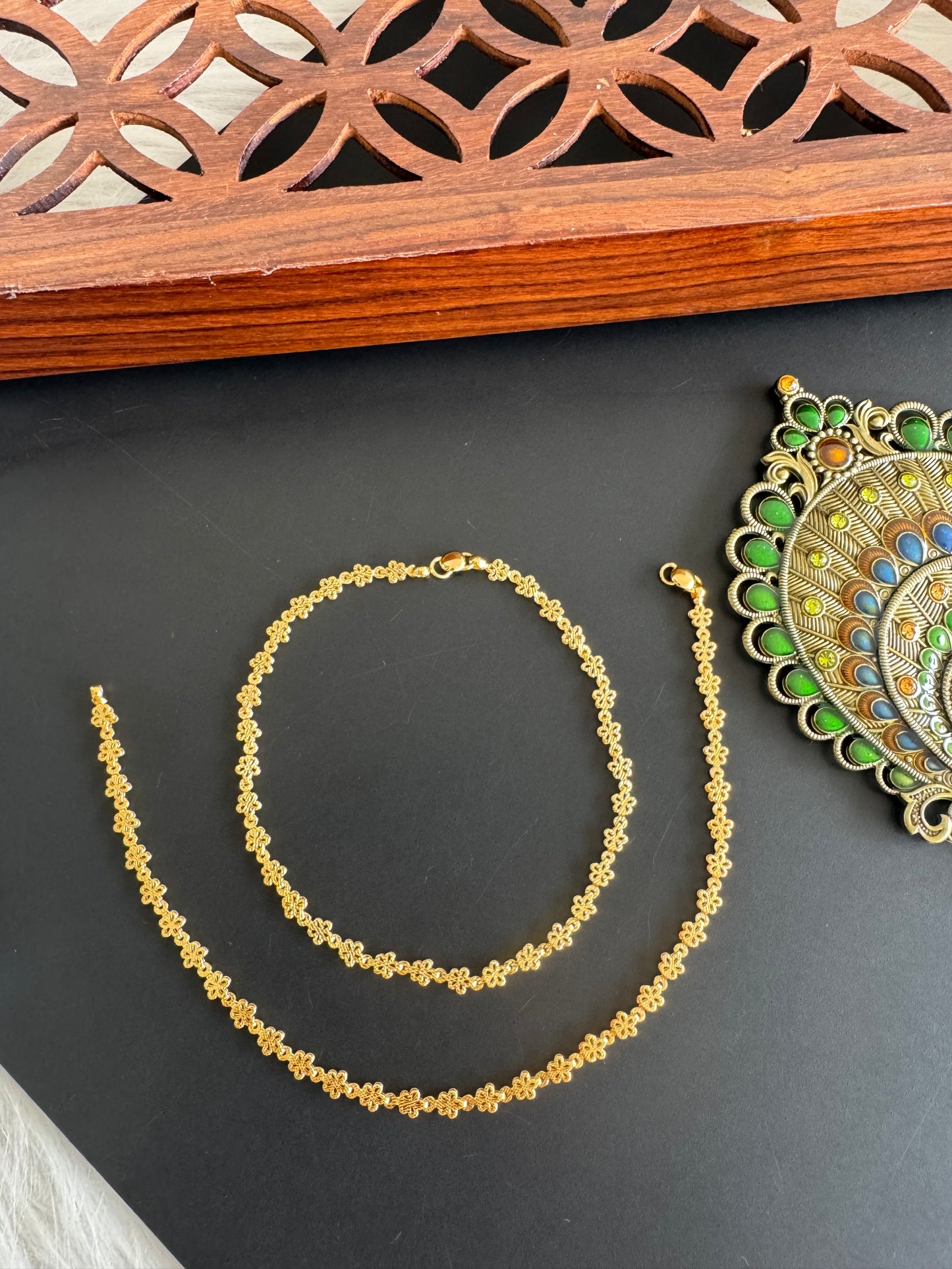 Gold tone 10.5 inches flower anklets dj-51293