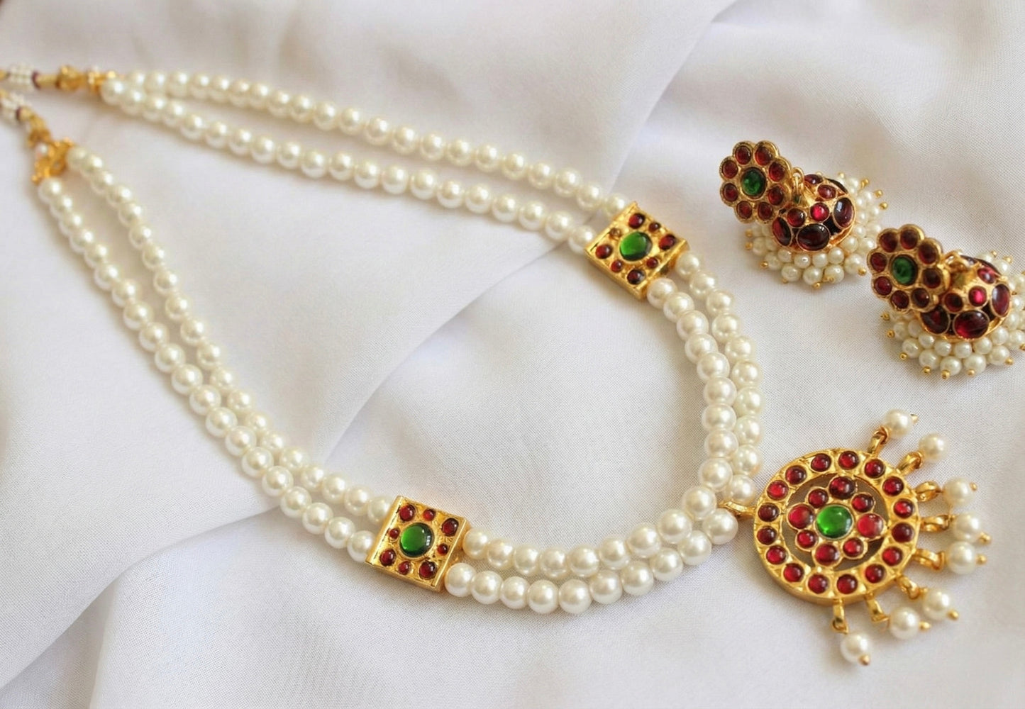 Gold tone Pearl Kemp-green Necklace Set - DJ17034