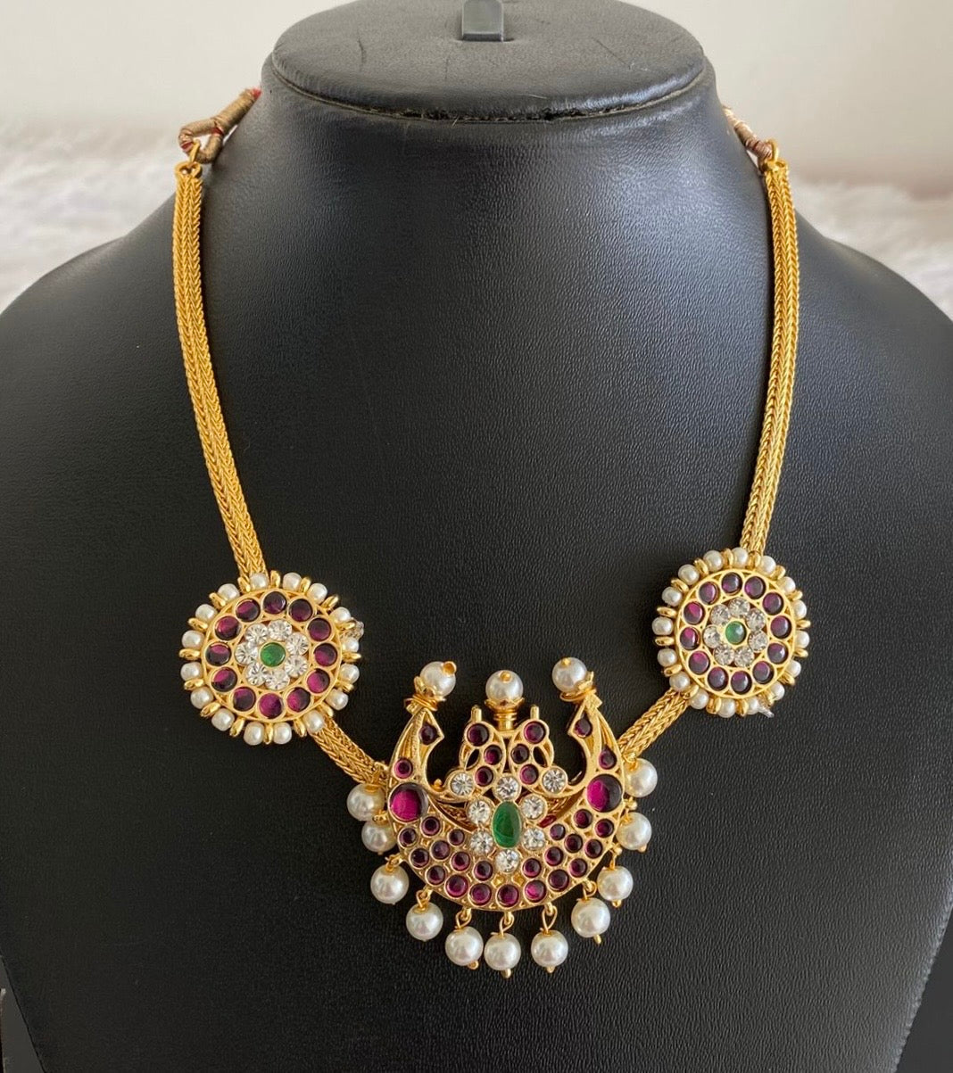 Gold tone precious kemp-green pearl moon necklace dj-52289