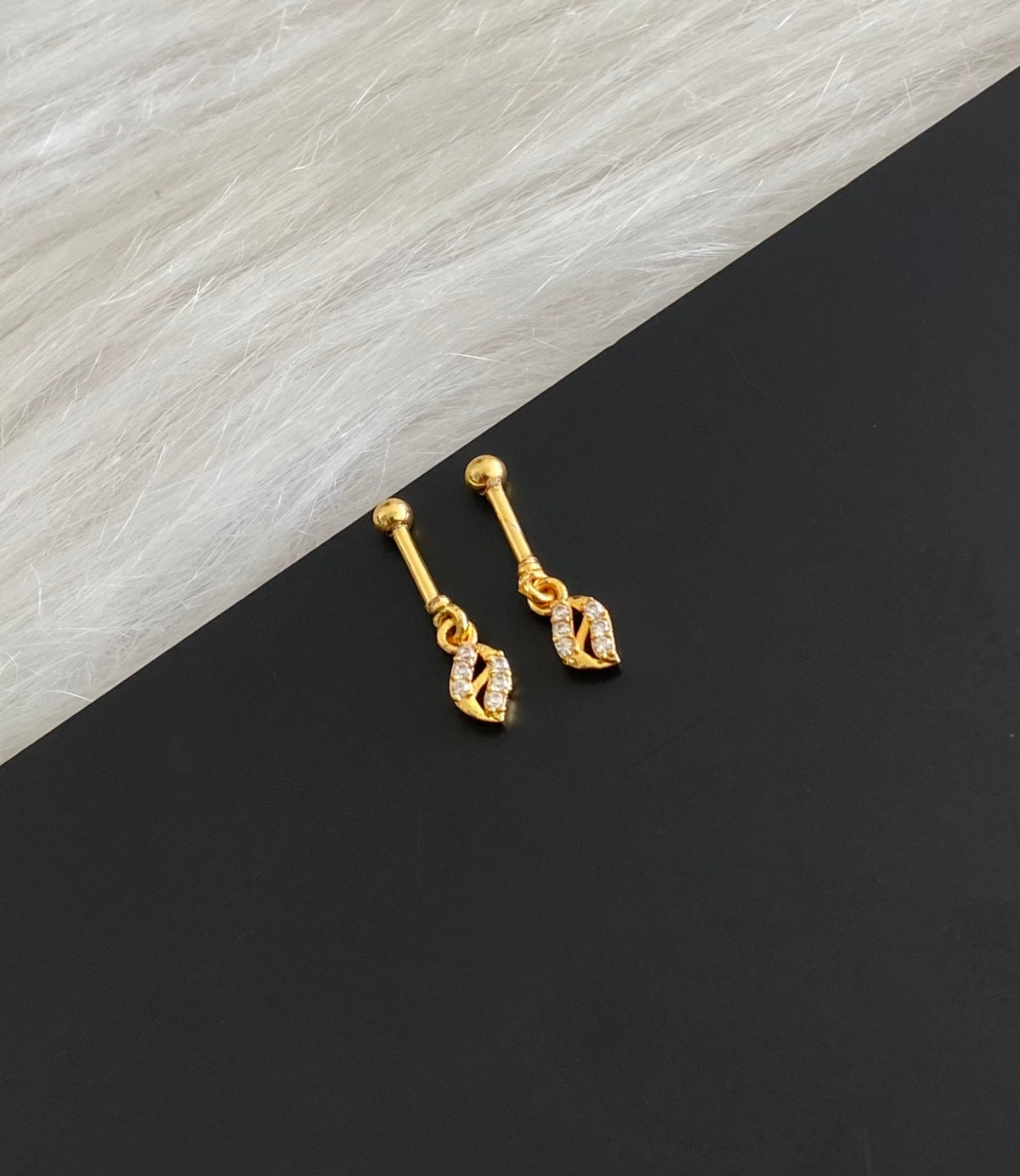 Gold tone cz white stone bugadi screw earrings dj-55128