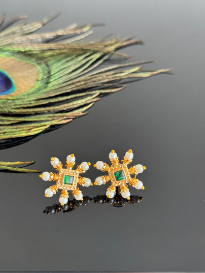 Gold tone green-pearl square stone beaded stud/earrings dj-51595