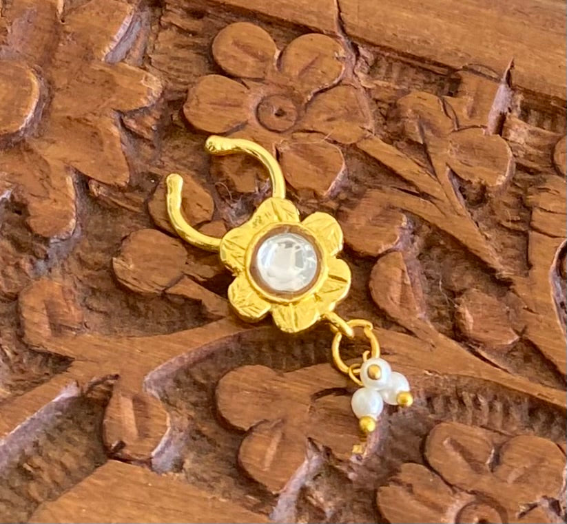 Gold tone white stone pearl nose pin/bulakku dj-53815