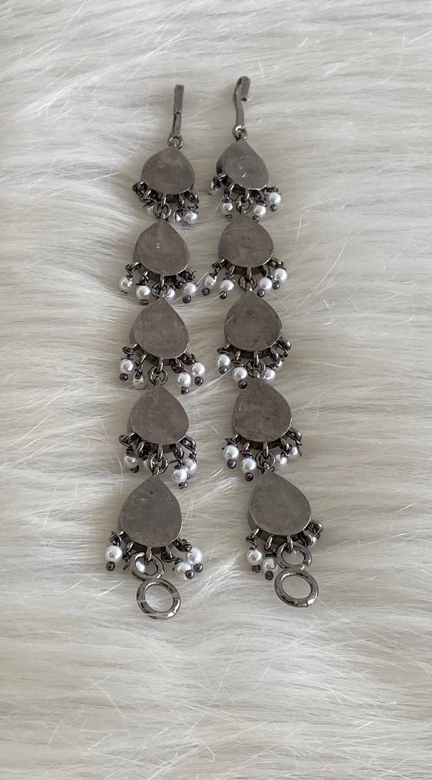 Black finish precious kemp-white pearl ear side chain Dj-53394