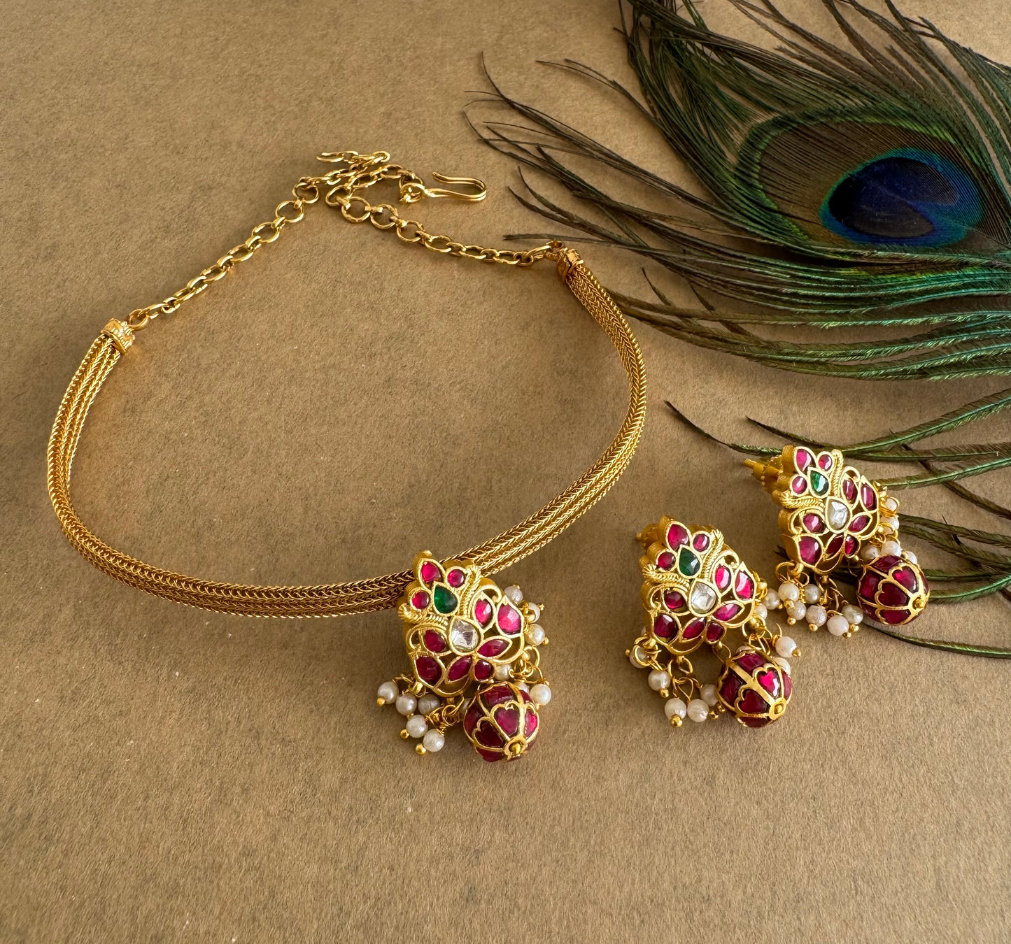 Matte finish pink-green-white kundan jadau round choker necklace set dj-51534