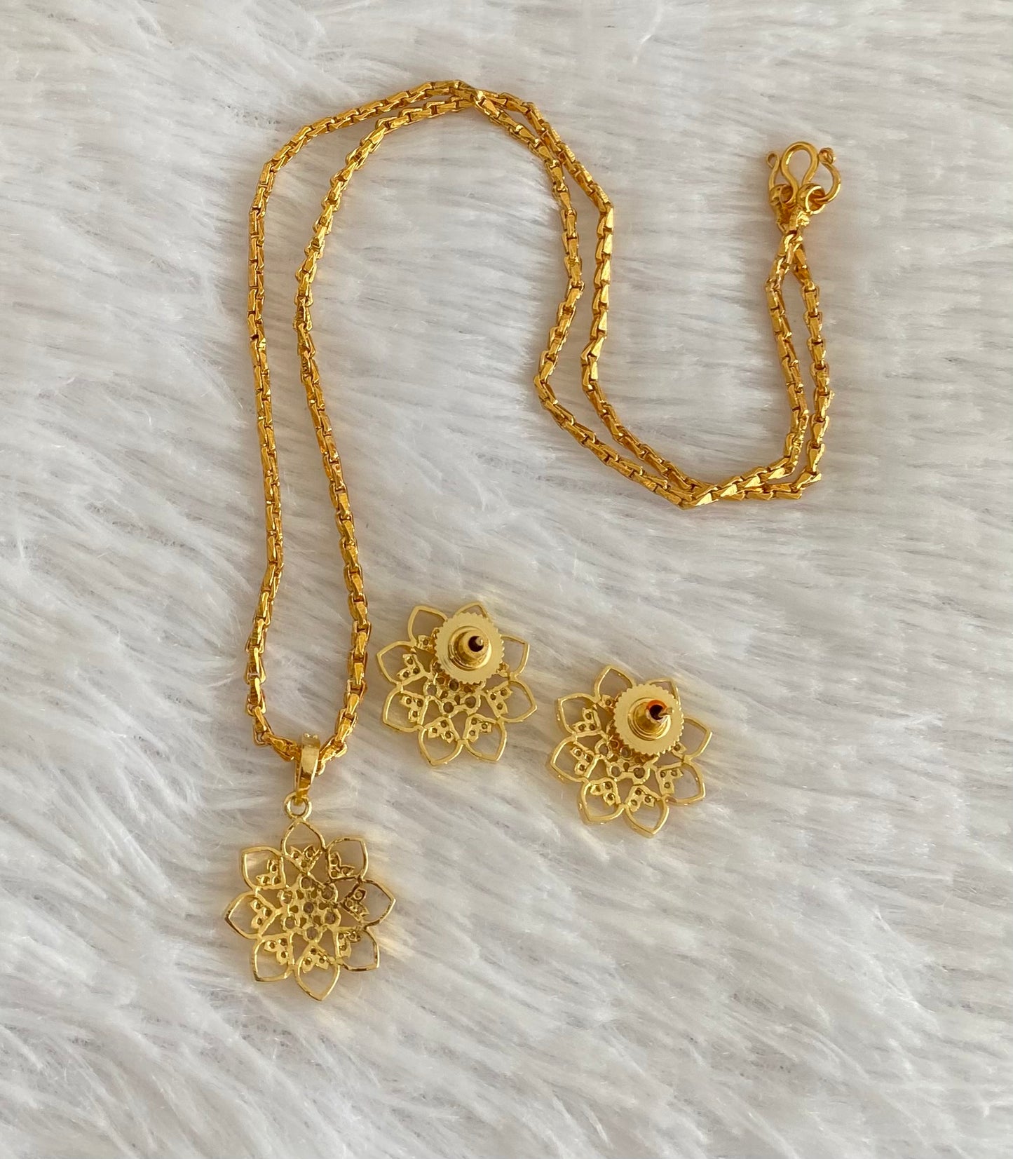 Gold tone 18 inches chain with white stone flower pendant set dj-54027