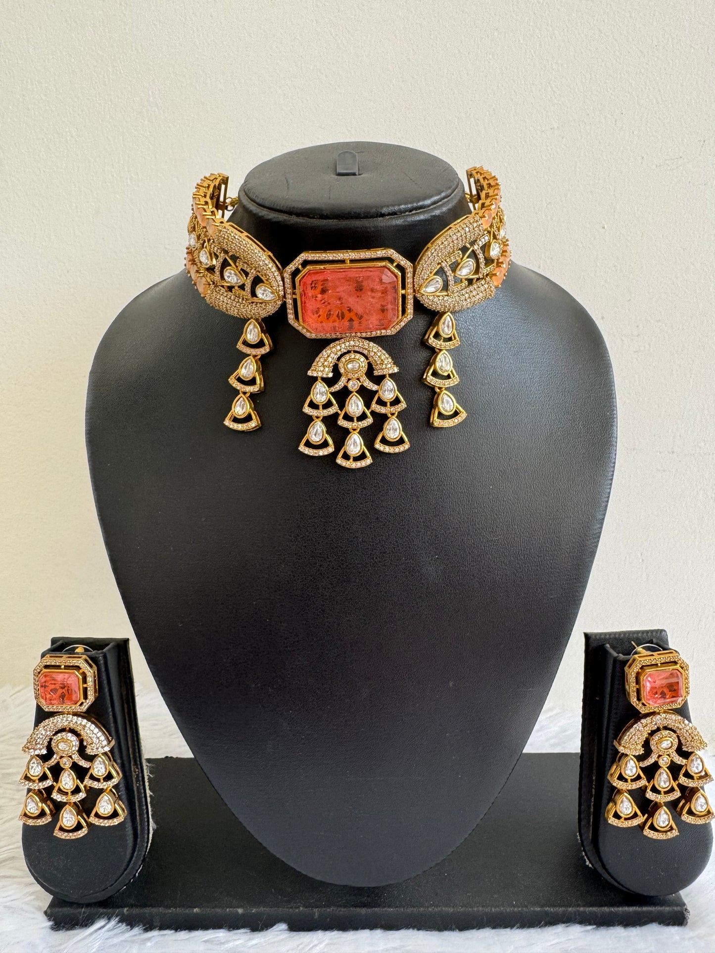 Antique gold tone cz kundan peach choker necklace set dj-51080