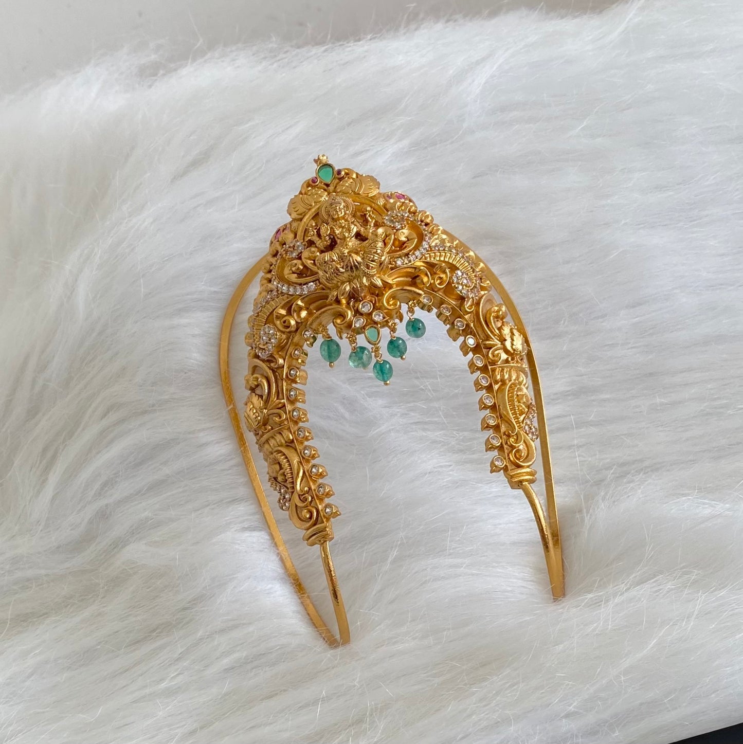 Antique gold tone kemp-green-white lakshmi peacock vanki/bajuband dj-54475