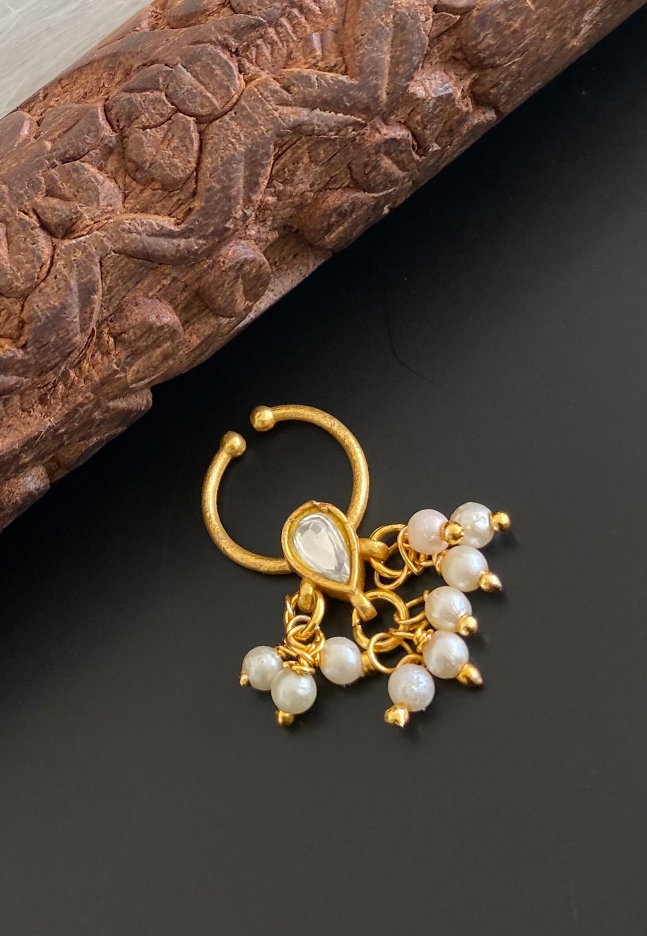 Gold tone white stone pearl nose pin/bulakku dj-53821