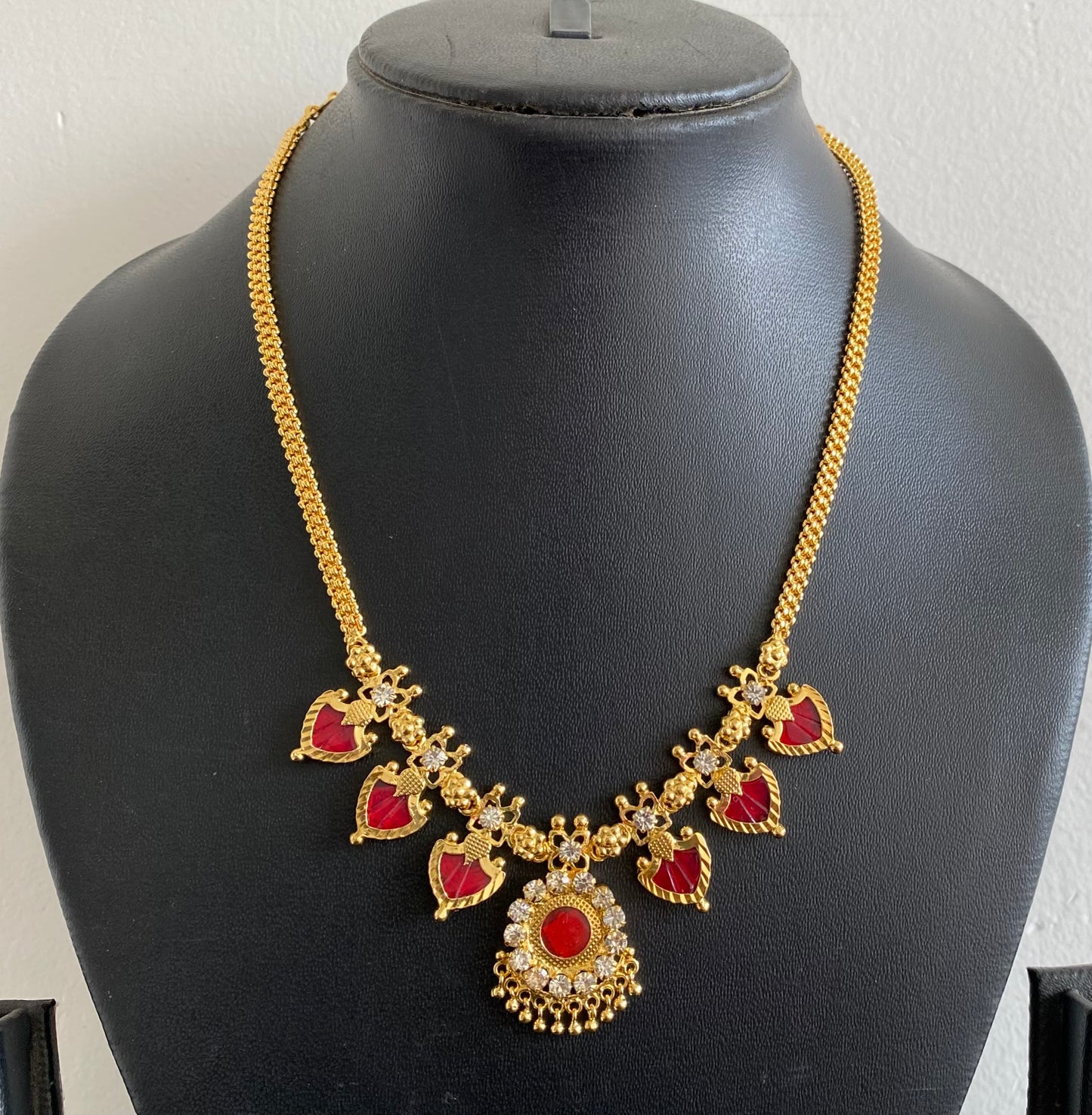 Gold tone white-red palakka necklace dj-53067