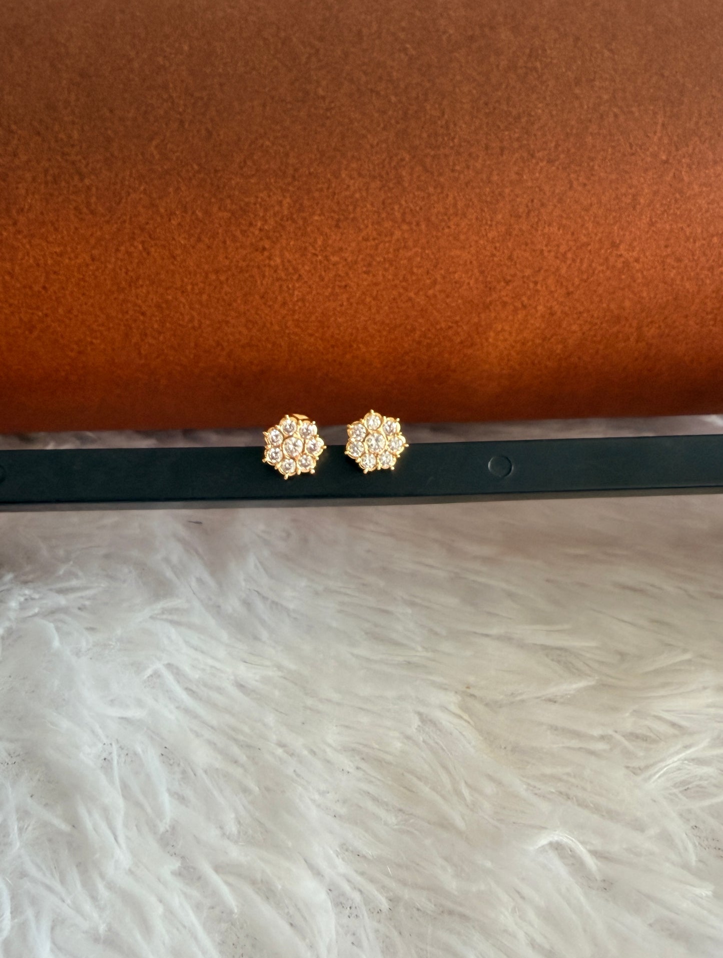 Gold tone AD white flower stud/earrings dj-53279