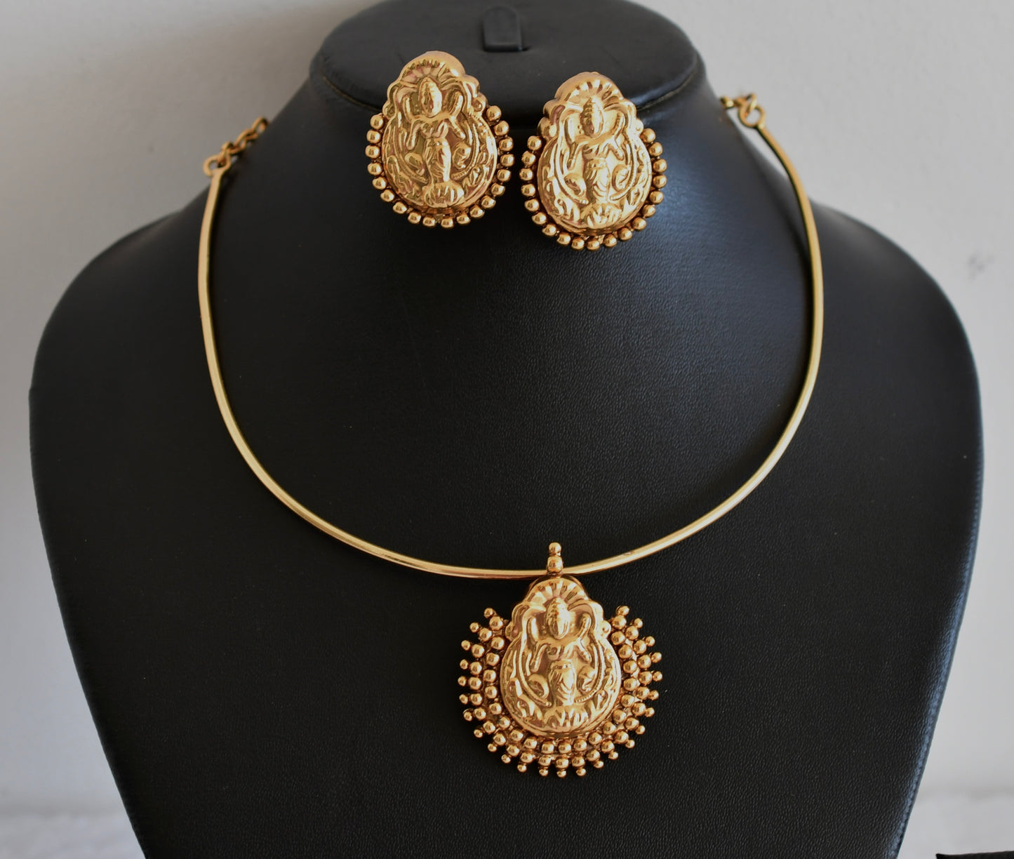 Matte finish lakshmi hasli necklace set dj-52980