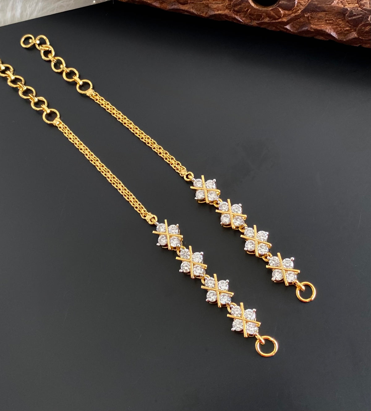 Gold tone white stone ear side chain dj-54889