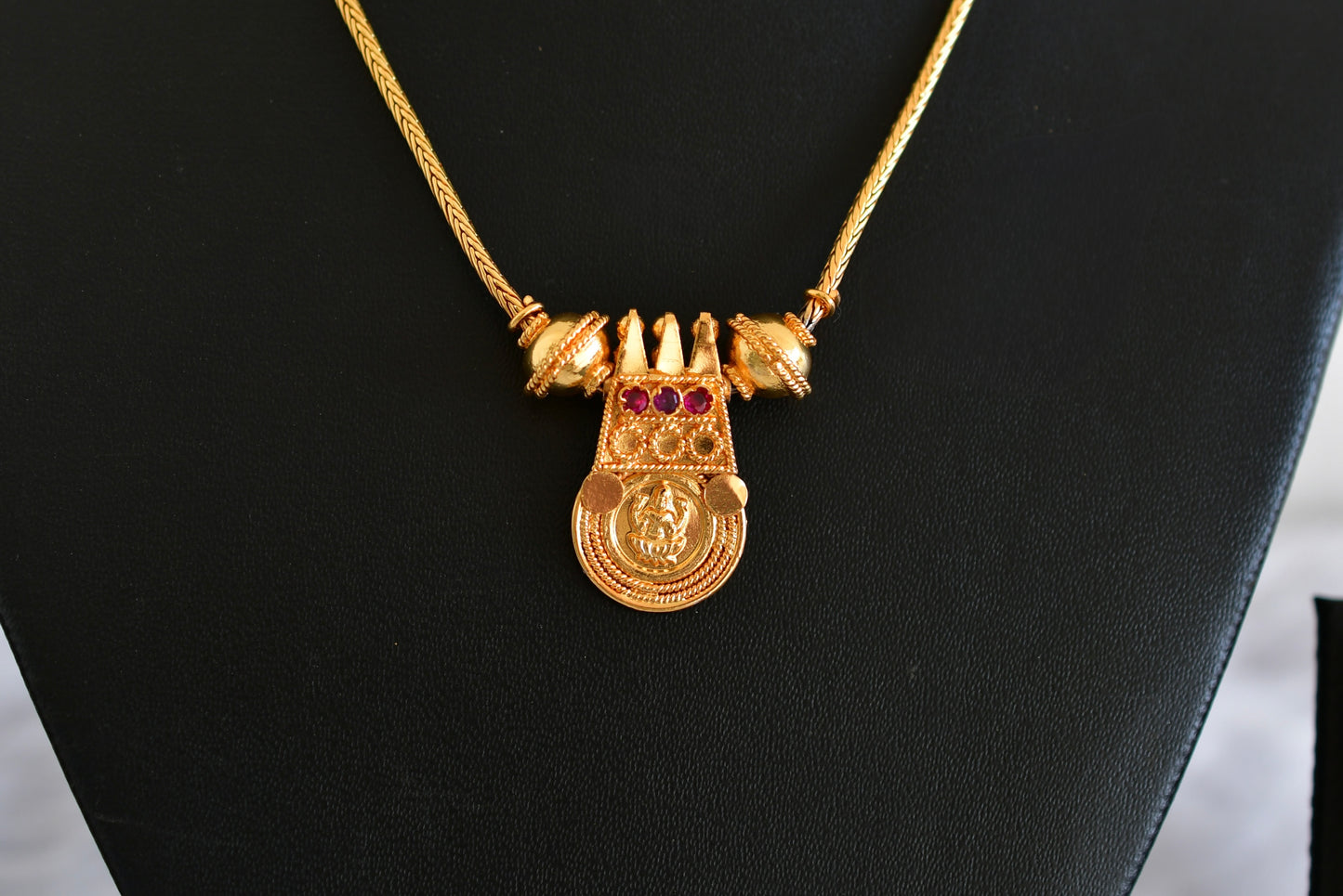 Gold tone pink stone lakshmi round kodi necklace dj-50283