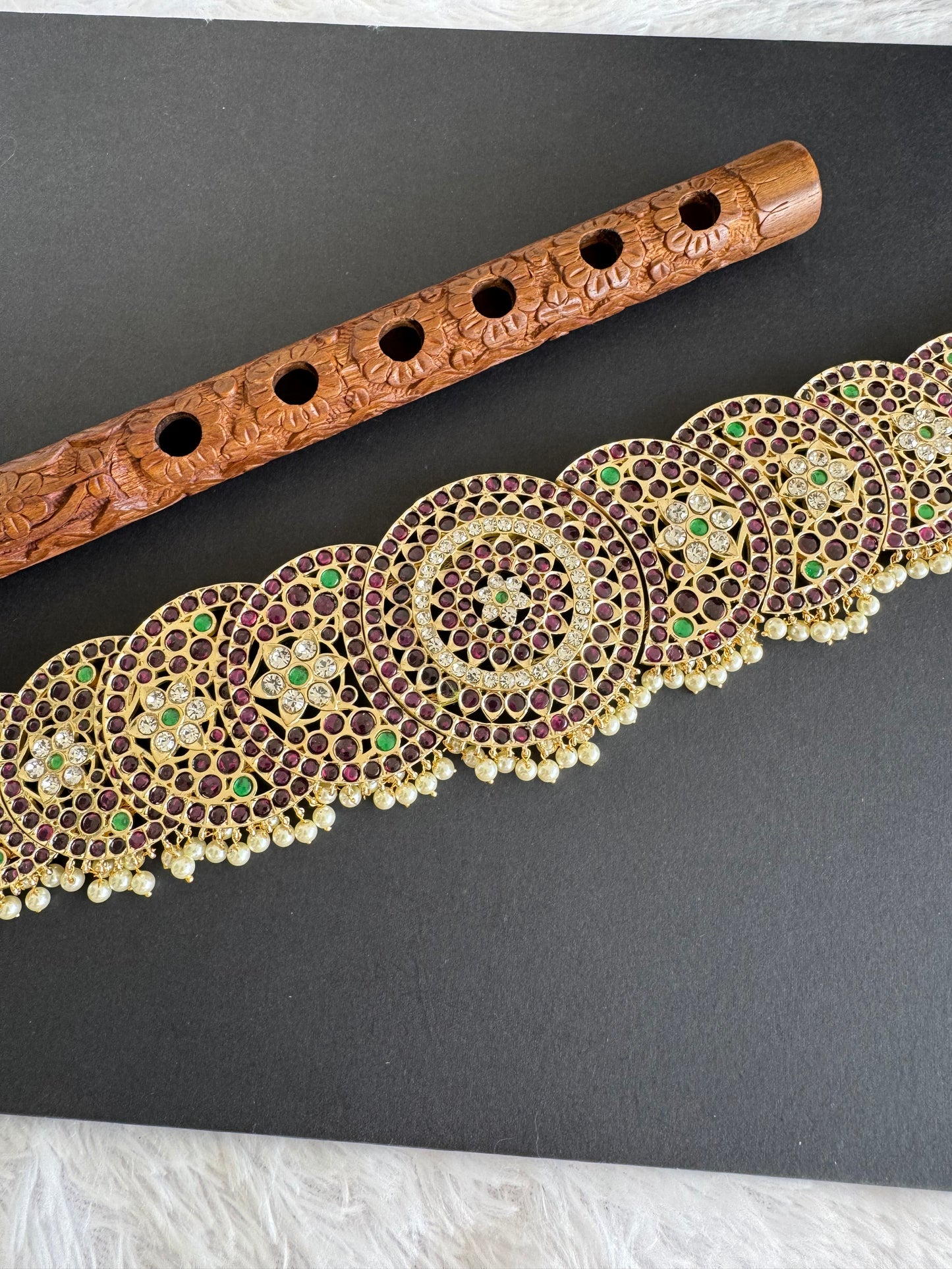 Gold tone precious kemp-green-white pearl sun-moon waist band dj-52305