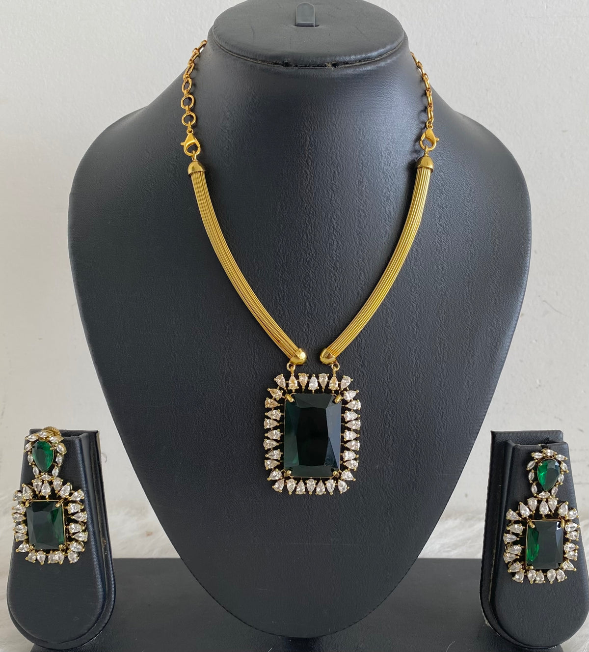Antique gold tone big green stone kante necklace set dj-54770