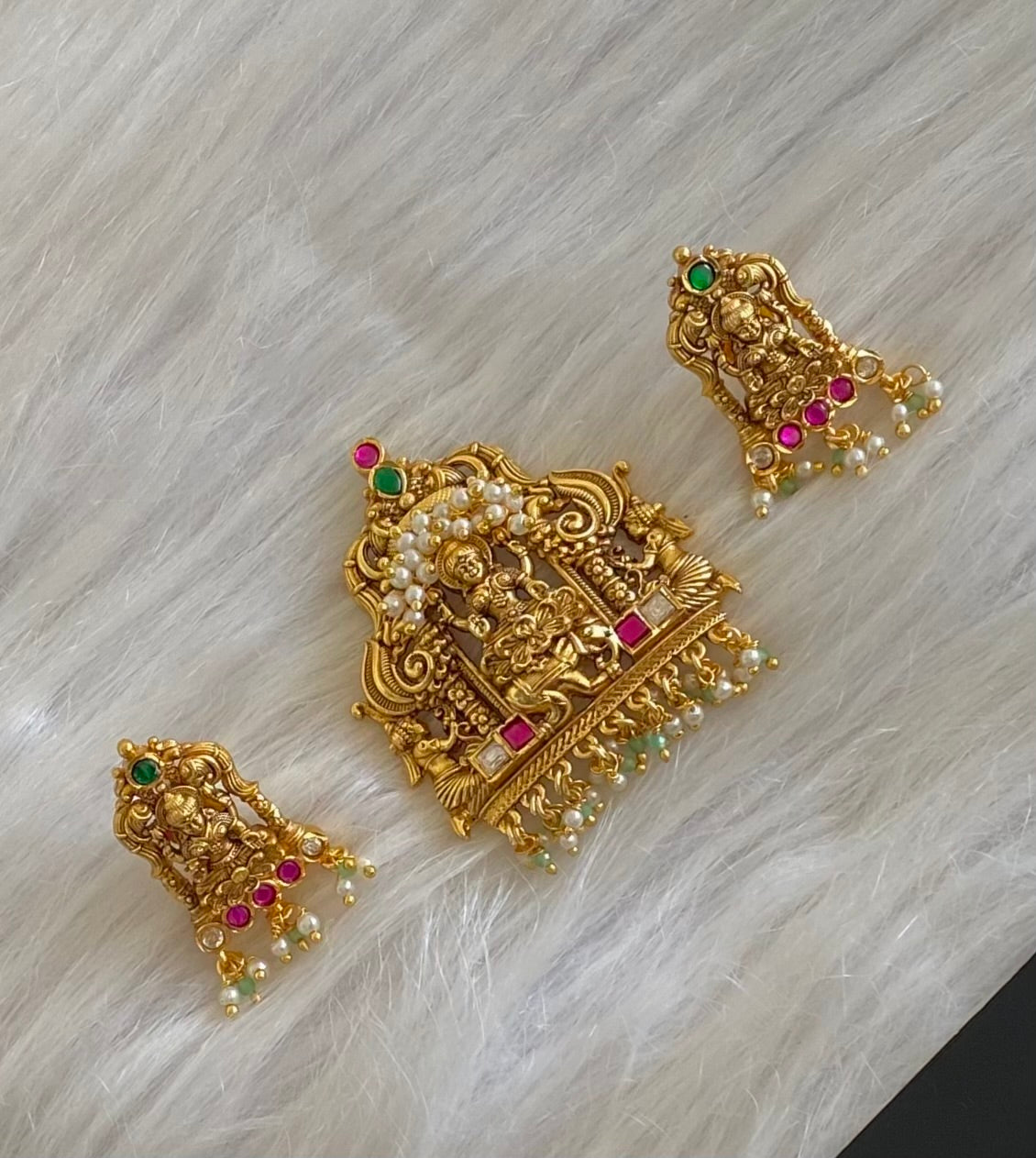 Antique gold tone pink-green-white pearl lakshmi peacock pendant set dj-54771