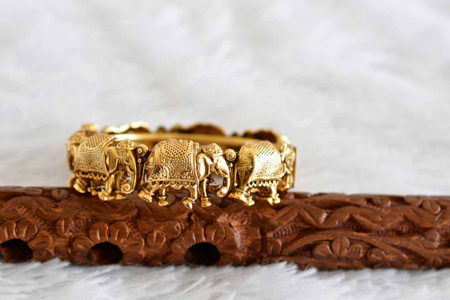 Antique gold tone Elephant screw bangle(2.6) dj-52167