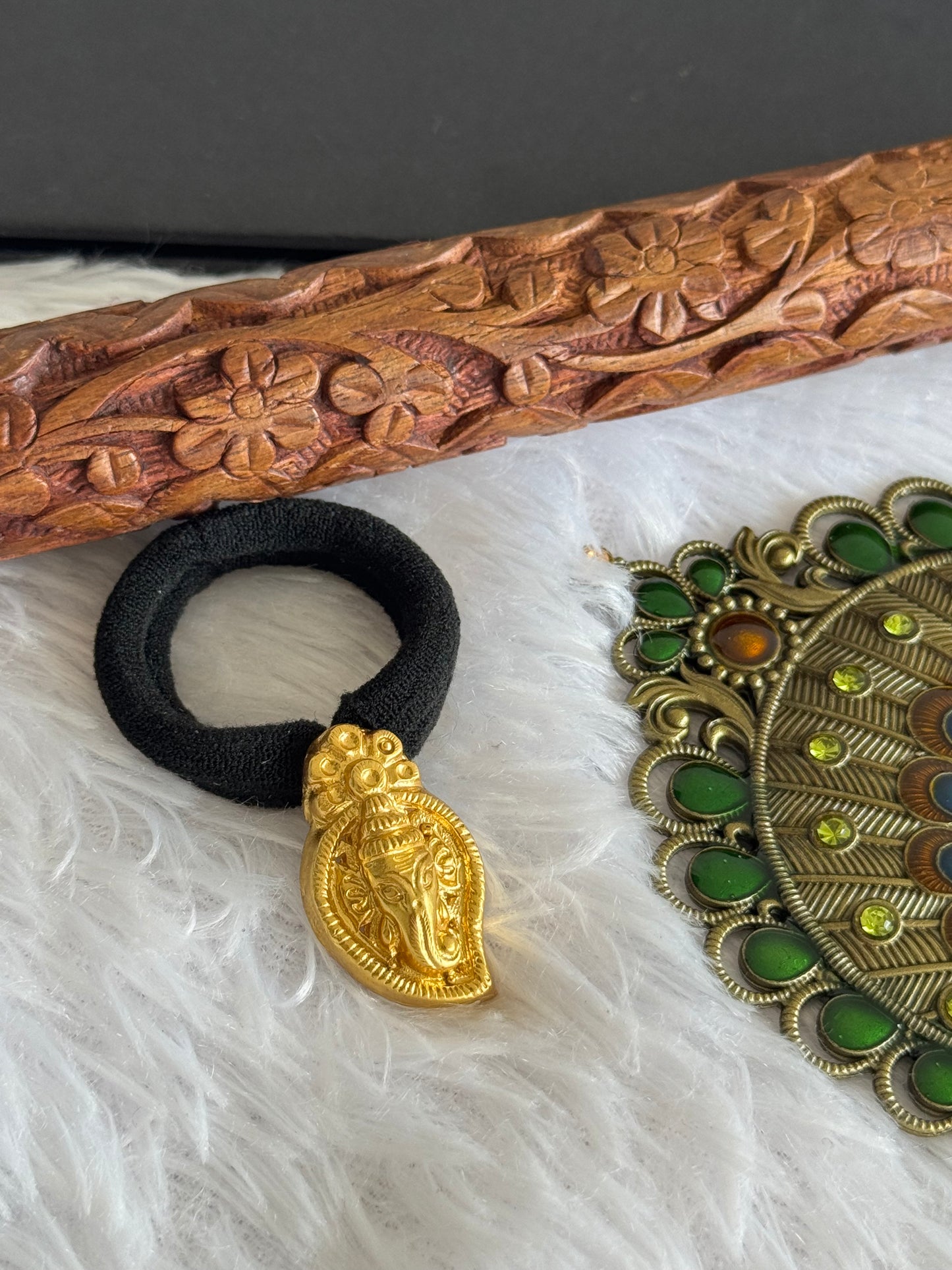 Gold tone Ganesha hair band dj-36301
