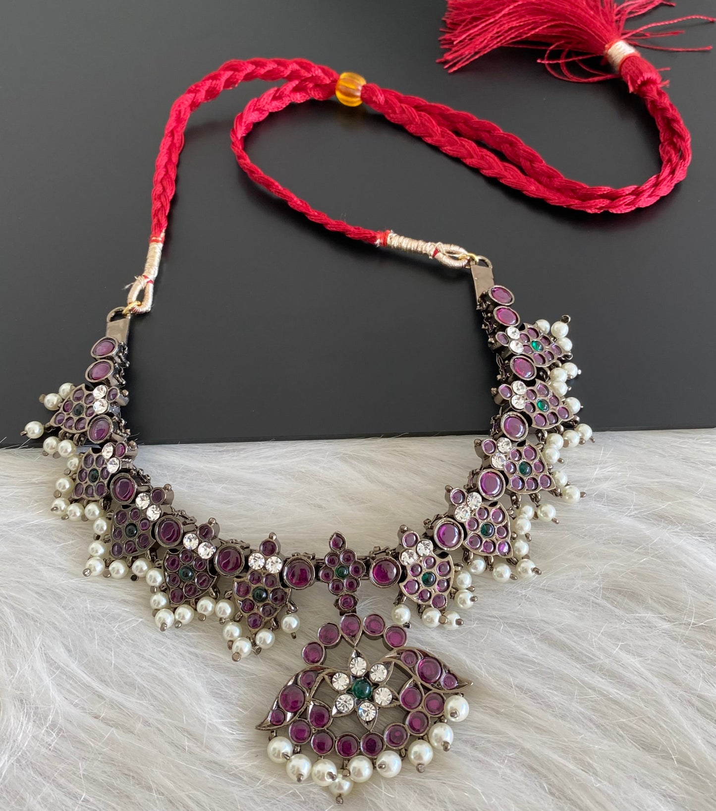 Black finish precious kemp-green-white pearl necklace dj-53952