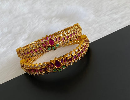 Antique gold tone kemp-green-white stone lotus bangles(2.4) dj-53434
