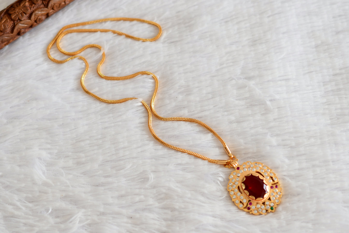 Gold tone 24 chain with red oval stone pendant dj-51912