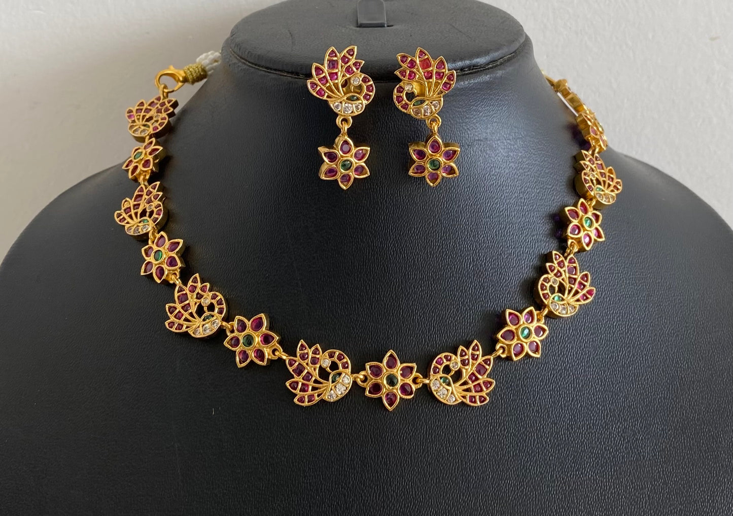 Gold tone pink-green-white stone peacock necklace set dj-54409