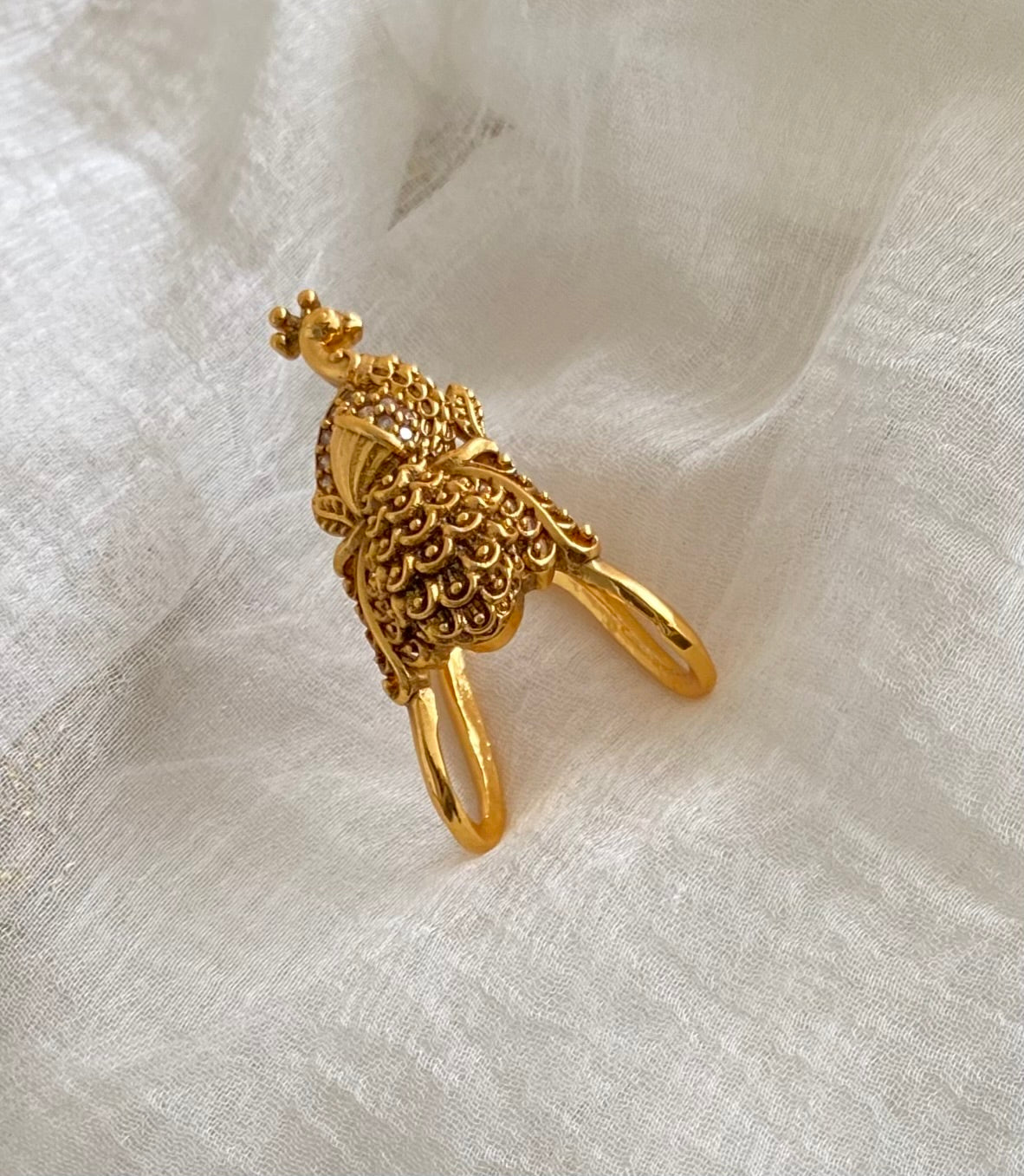 Matte finish white stone peacock vanki style finger ring dj-54329