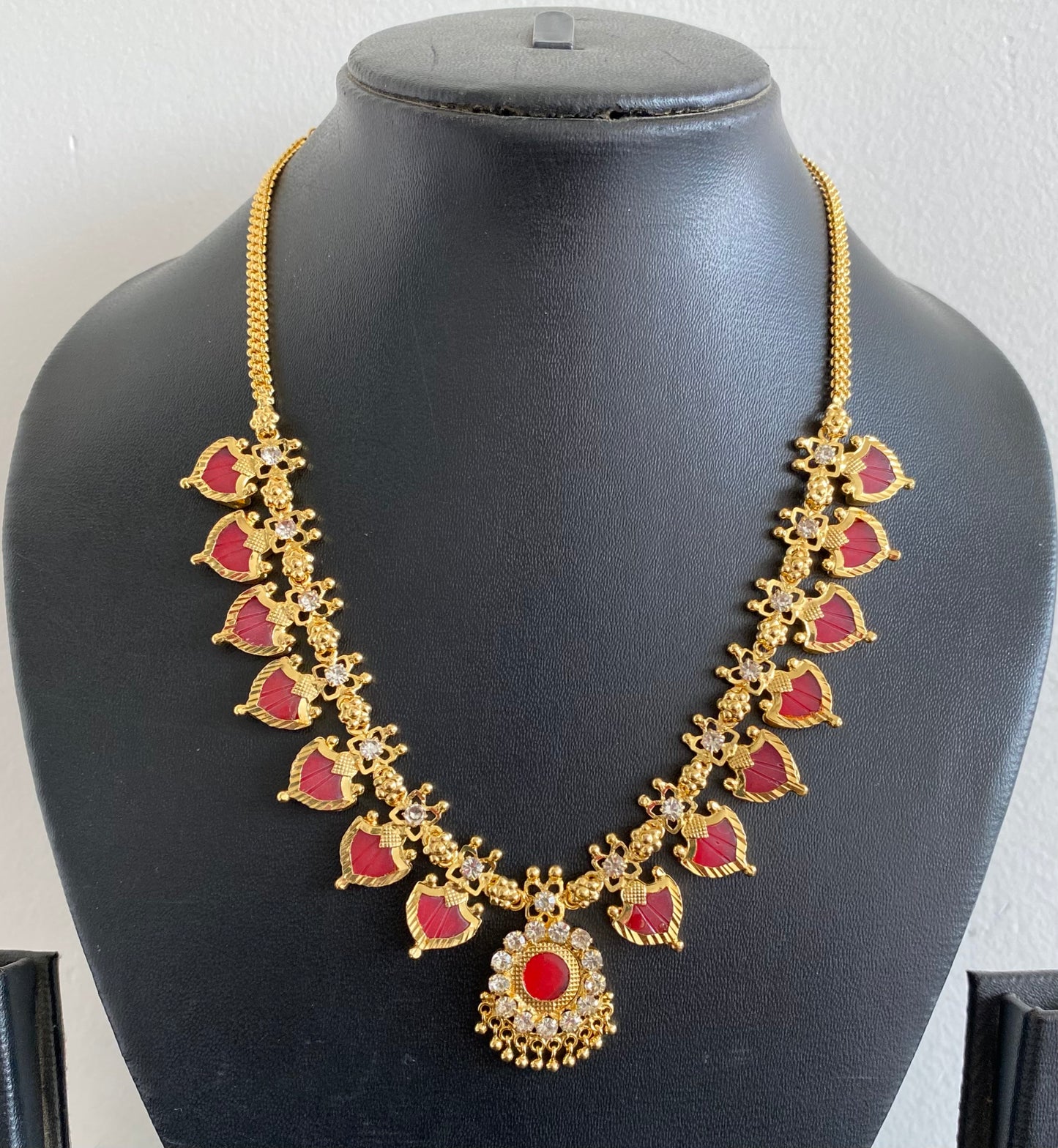 Gold tone white-red palakka necklace dj-53071