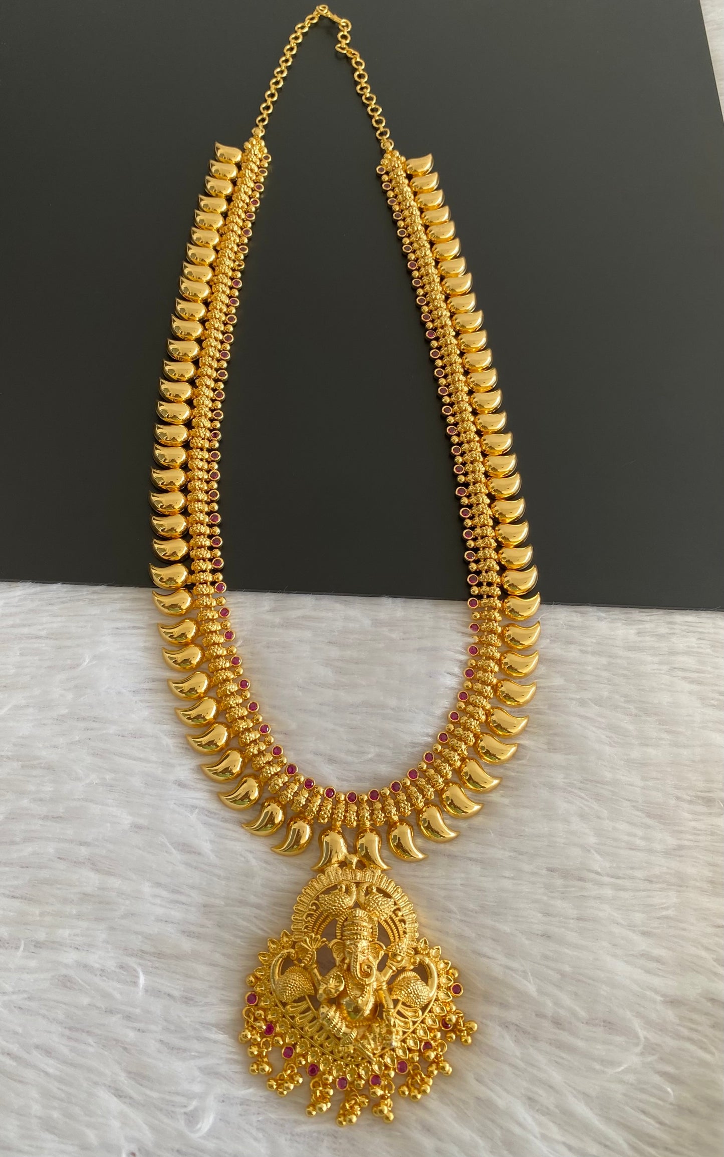 Gold tone pink stone mango ganesha haar dj-53157
