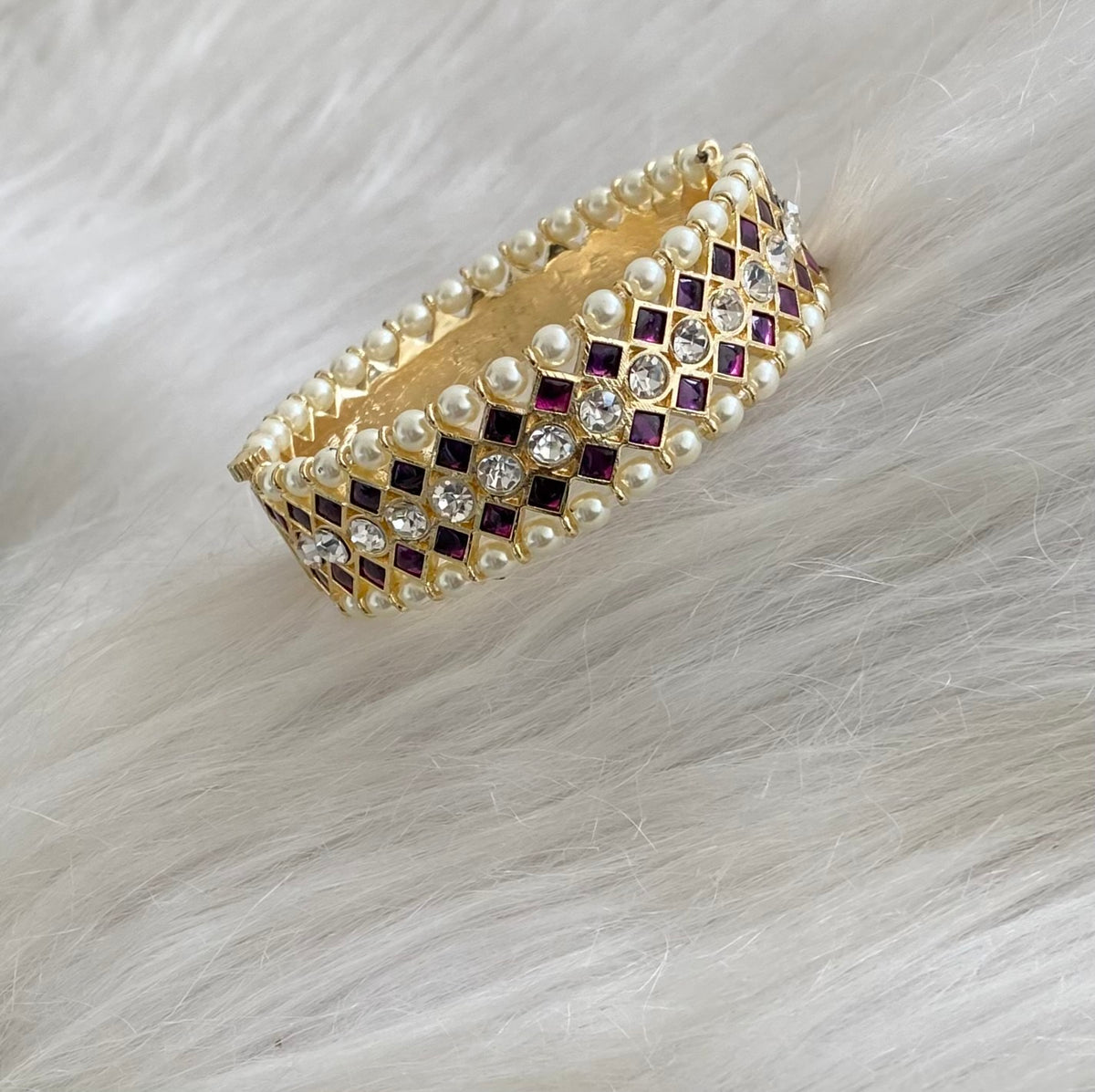 Gold tone precious kemp-white pearl screw single bangle(2.6) dj-54776