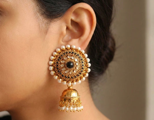 Antique gold tone Black Round Top Jhumkka-dj07191