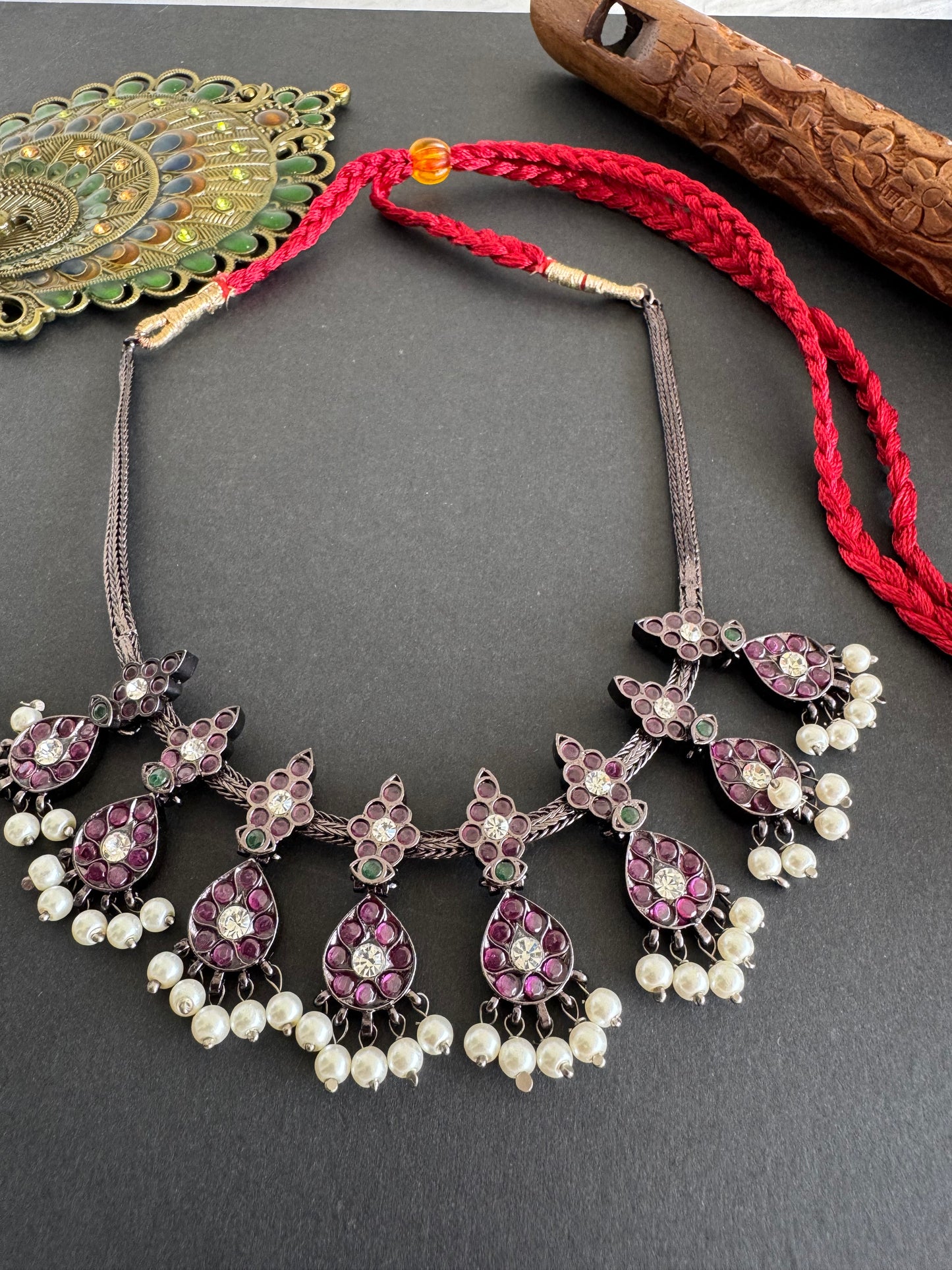 Black finish precious kemp-green pearl flower necklace dj-52282