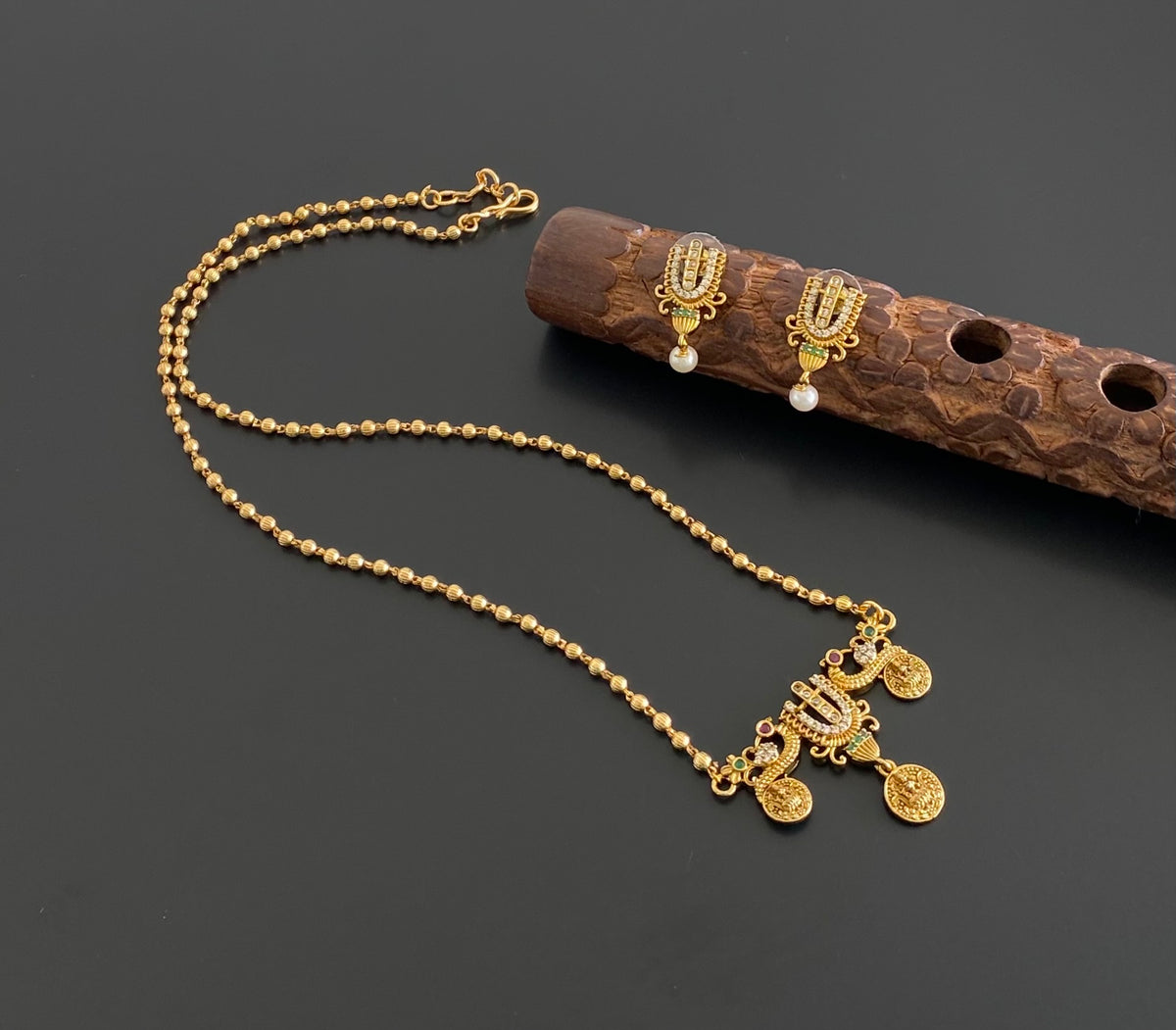 Antique gold tone 18 inches chain thirumal nama-peacock-lakshmi pendant set dj-55008